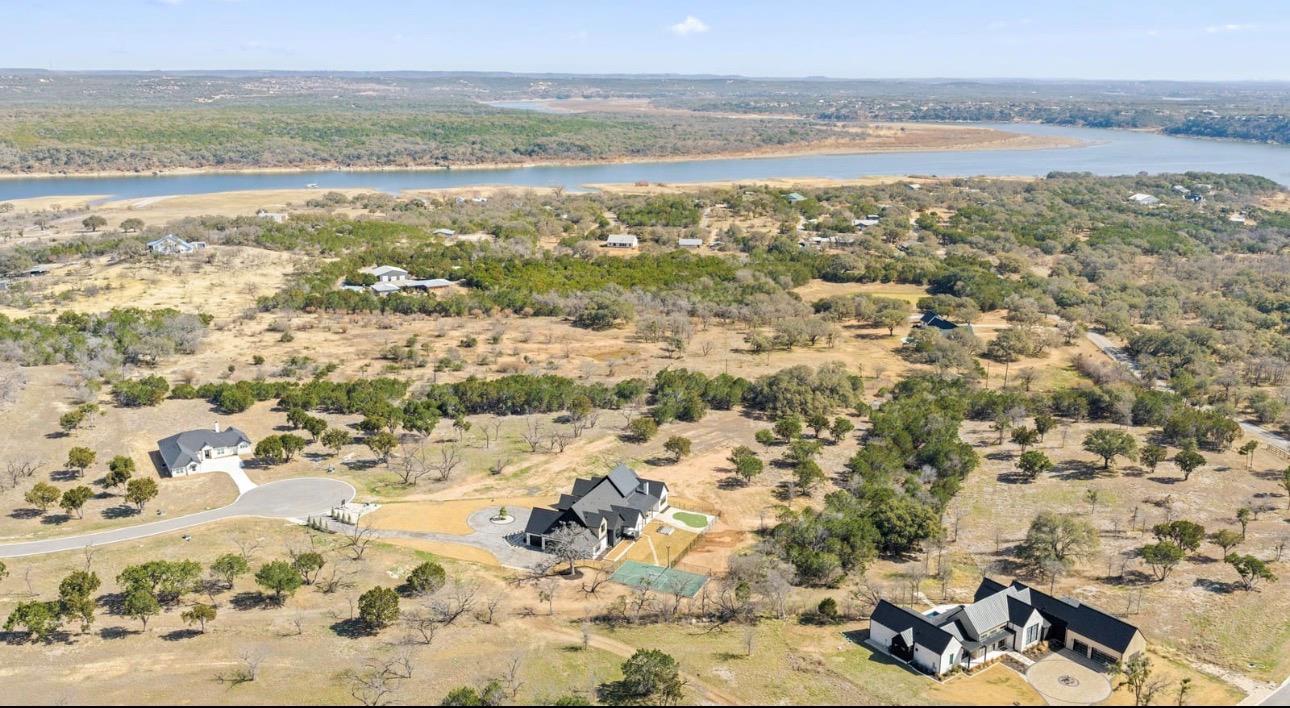 250 Hawthorne Ln, Spicewood, TX 78669