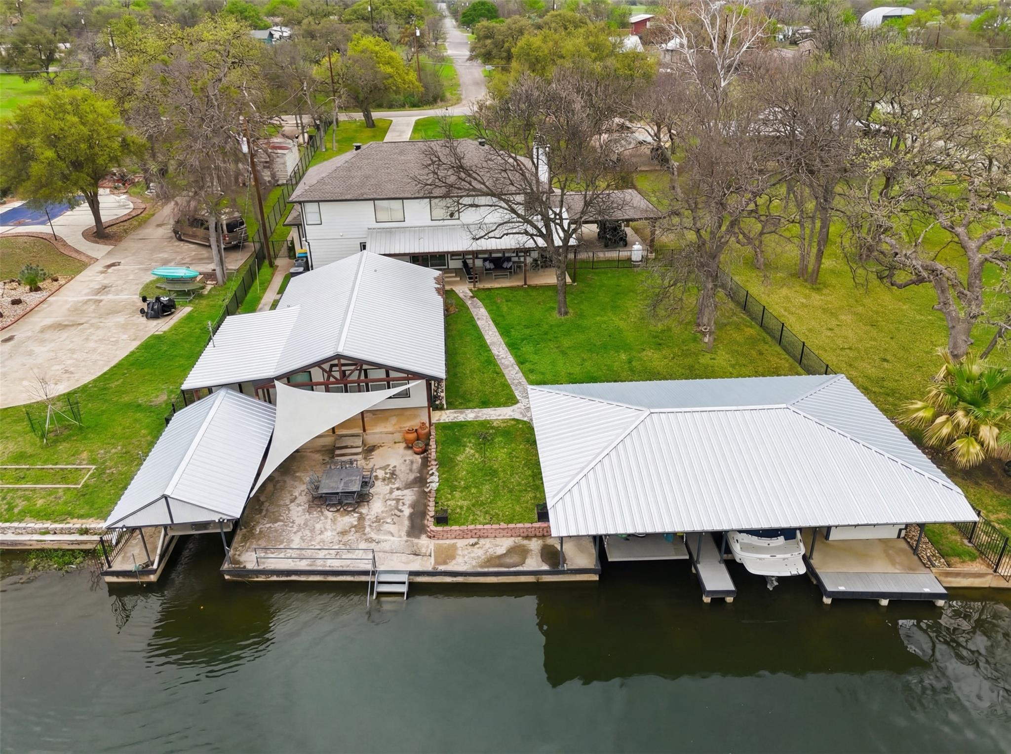 434 E Castleshoals Dr, Marble Falls, TX 78654
