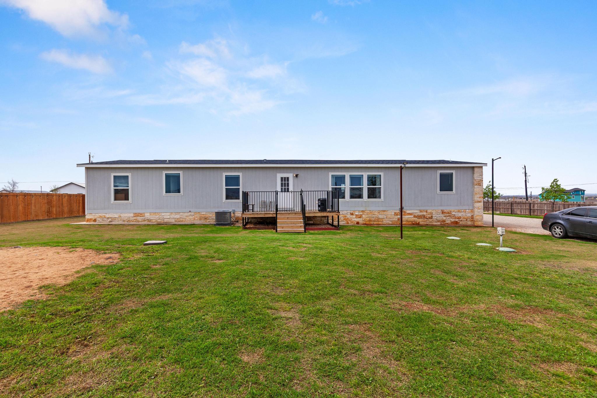 122 Kelp Gull Dr, Del Valle, TX 78617