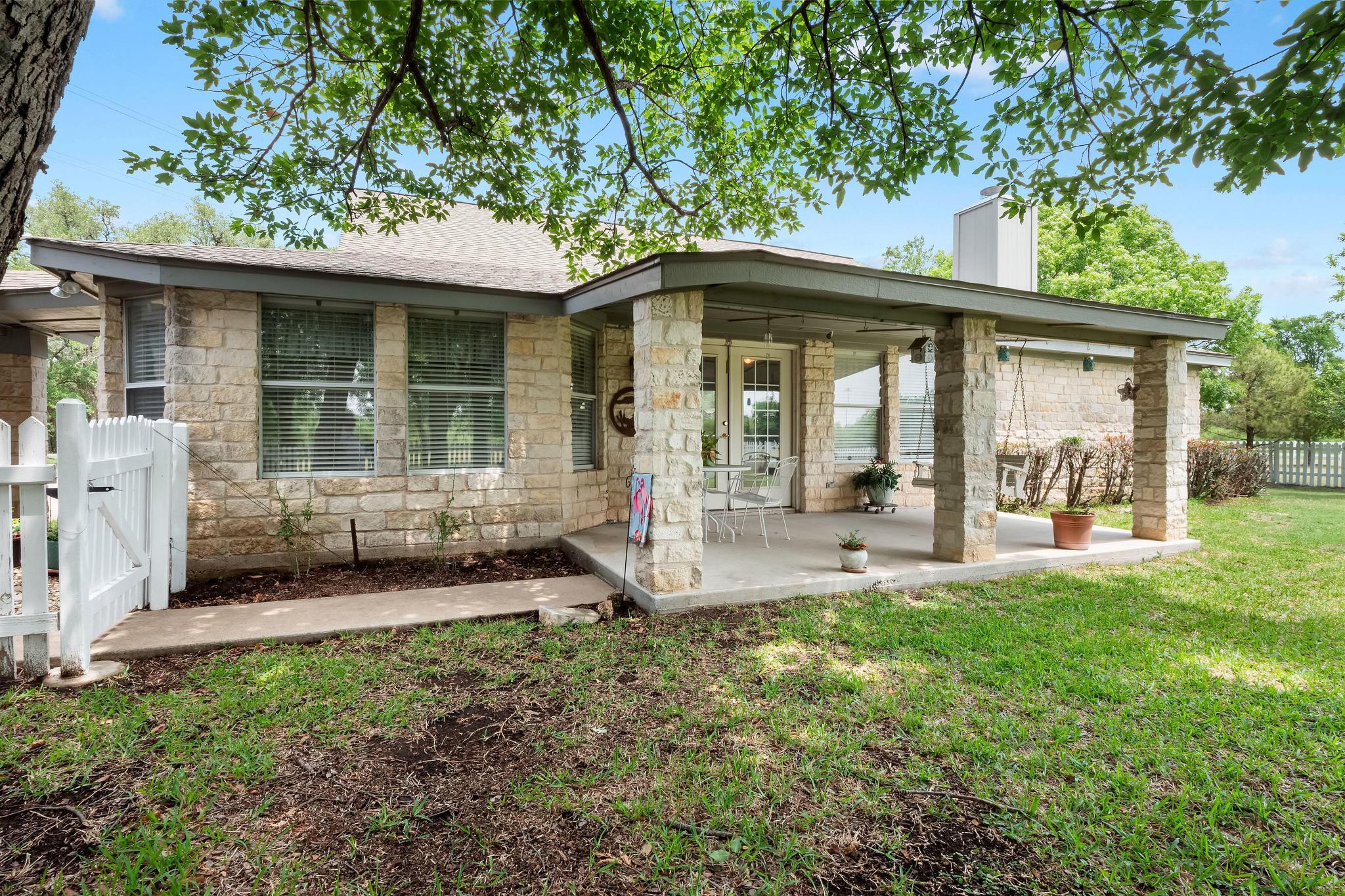 808 Golden Oaks Rd, Georgetown, TX 78628