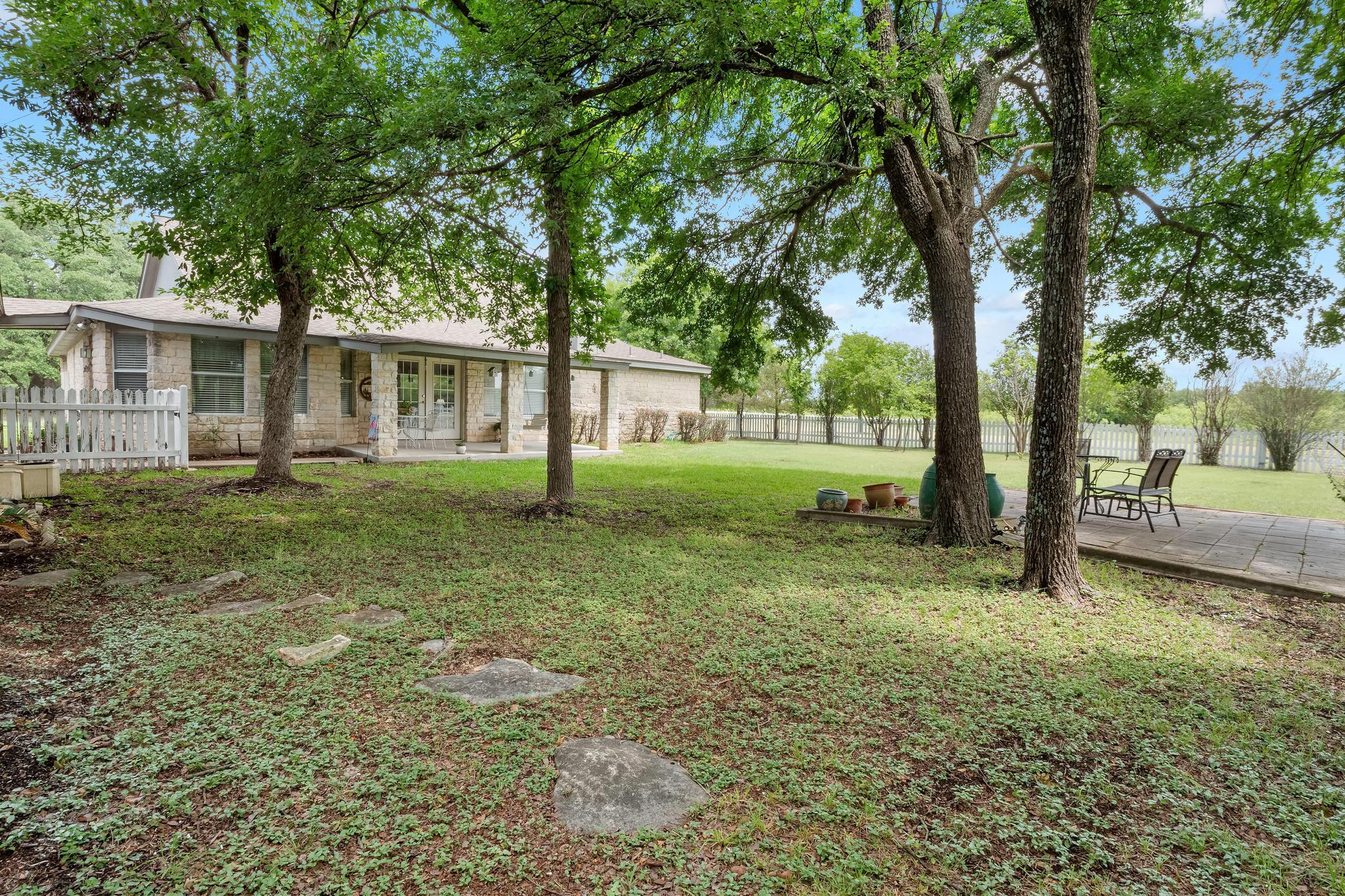 808 Golden Oaks Rd, Georgetown, TX 78628