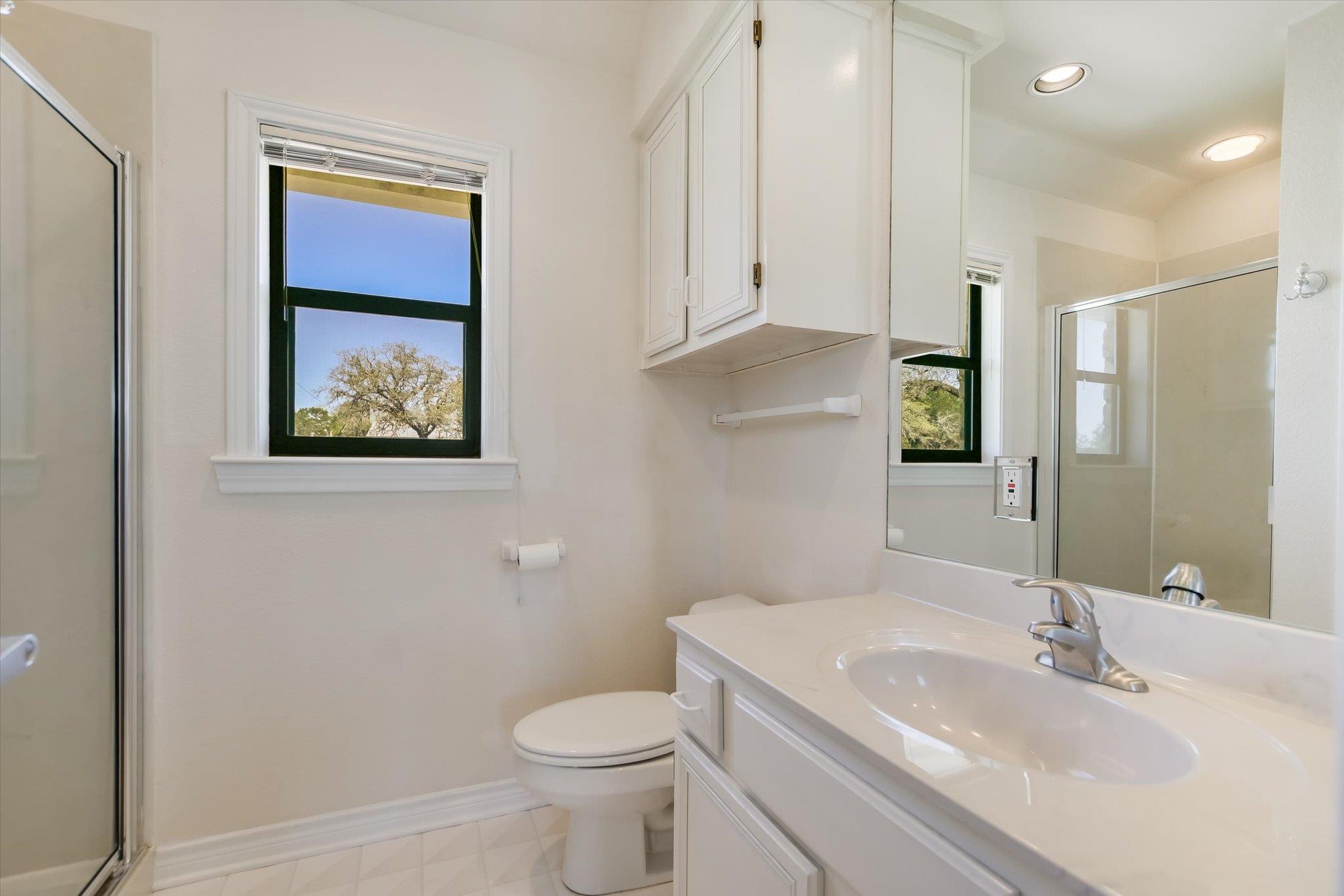 23521 Flat Creek Dr, Marble Falls, TX 78654