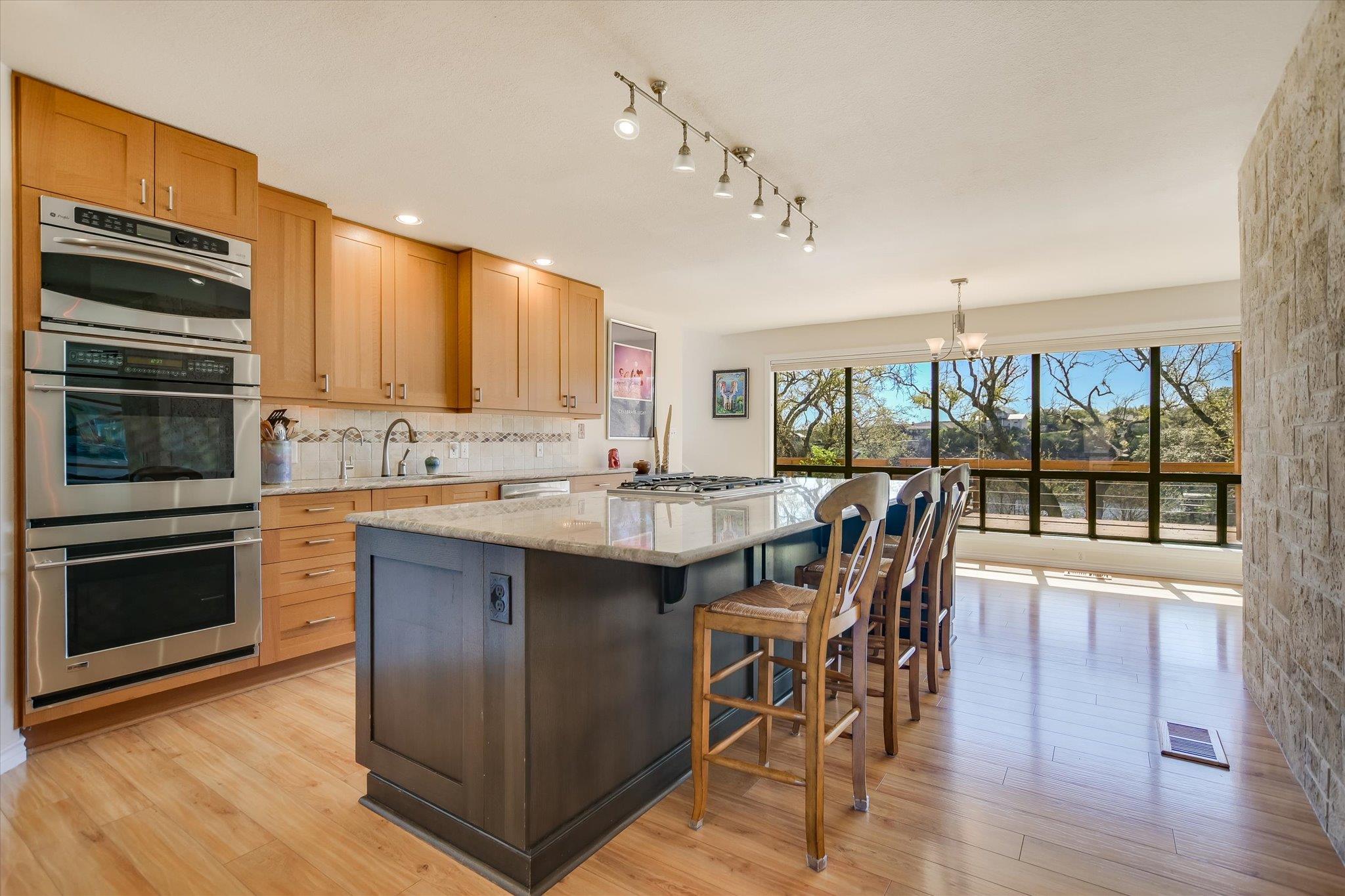 23521 Flat Creek Dr, Marble Falls, TX 78654