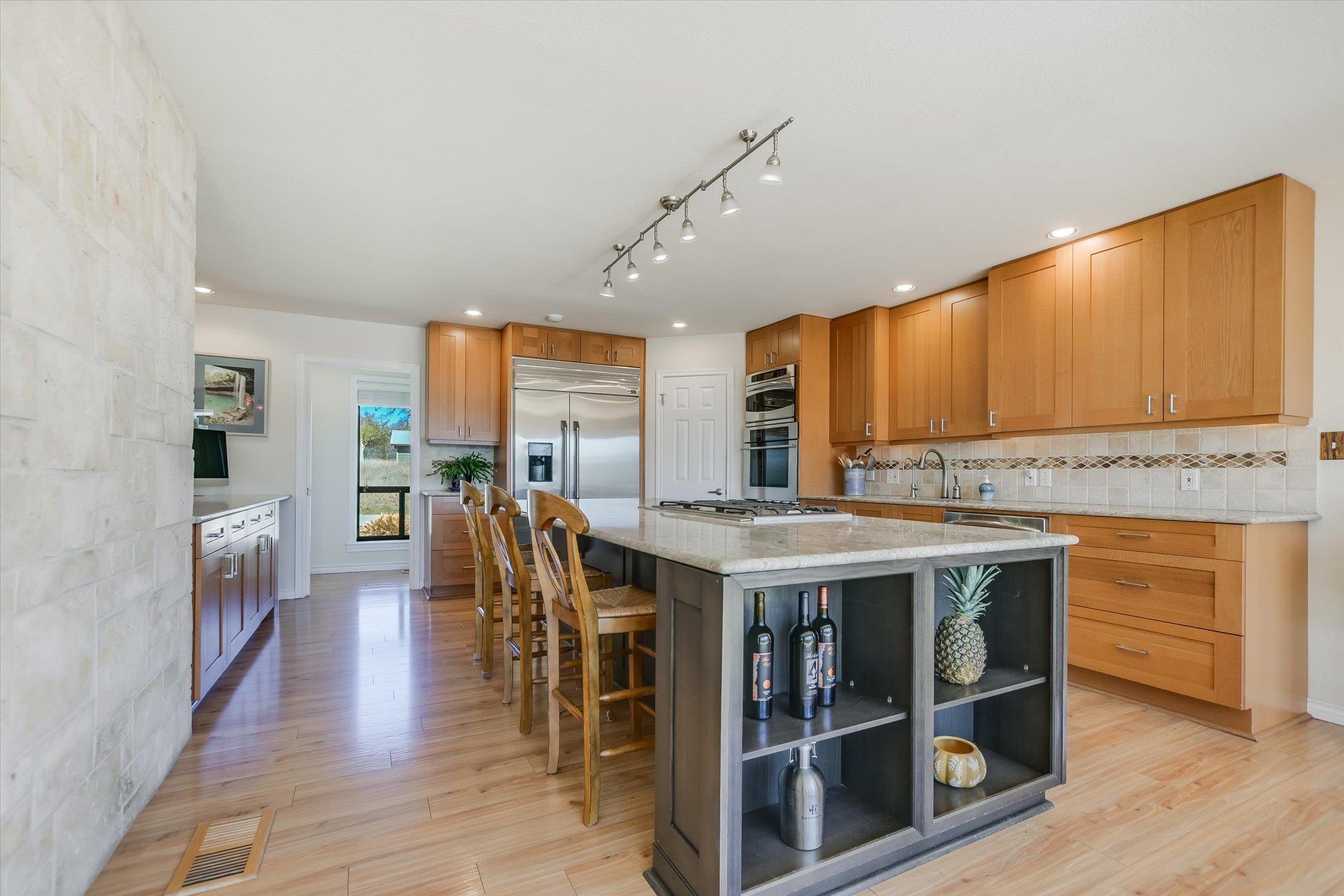 23521 Flat Creek Dr, Marble Falls, TX 78654