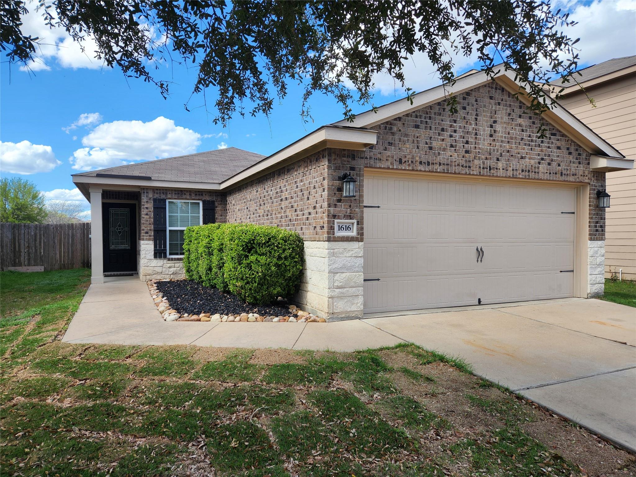 1616 Treeta Trl, Kyle, TX 78640