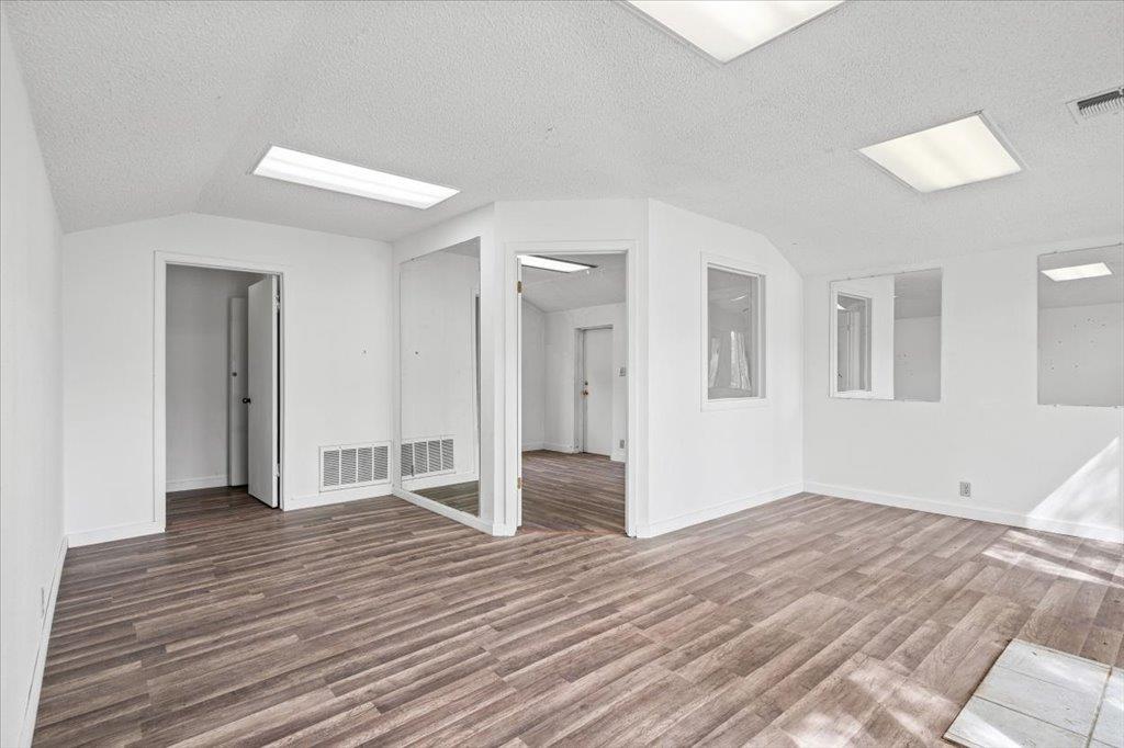 1207 NE Loop 230, Smithville, TX 78957