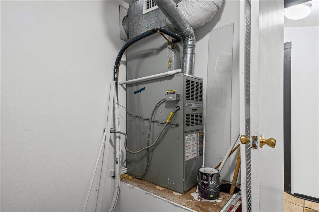 1207 NE Loop 230, Smithville, TX 78957