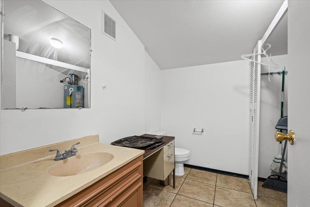 1207 NE Loop 230, Smithville, TX 78957