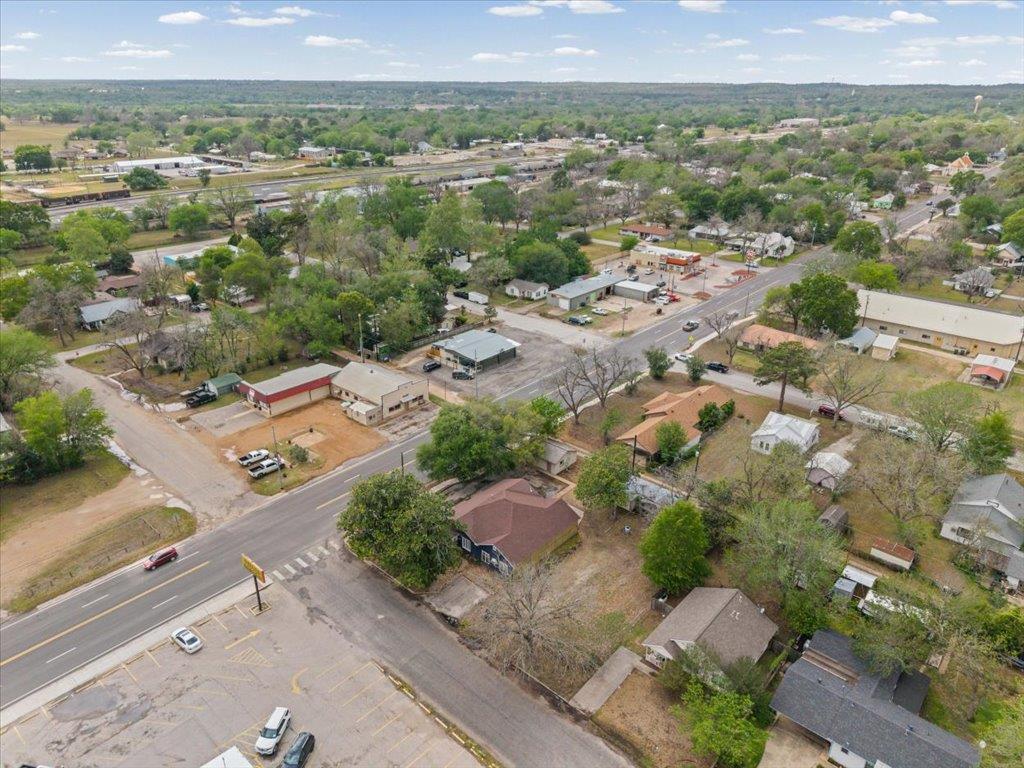 1207 NE Loop 230, Smithville, TX 78957