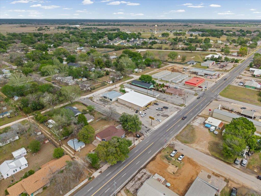 1207 NE Loop 230, Smithville, TX 78957