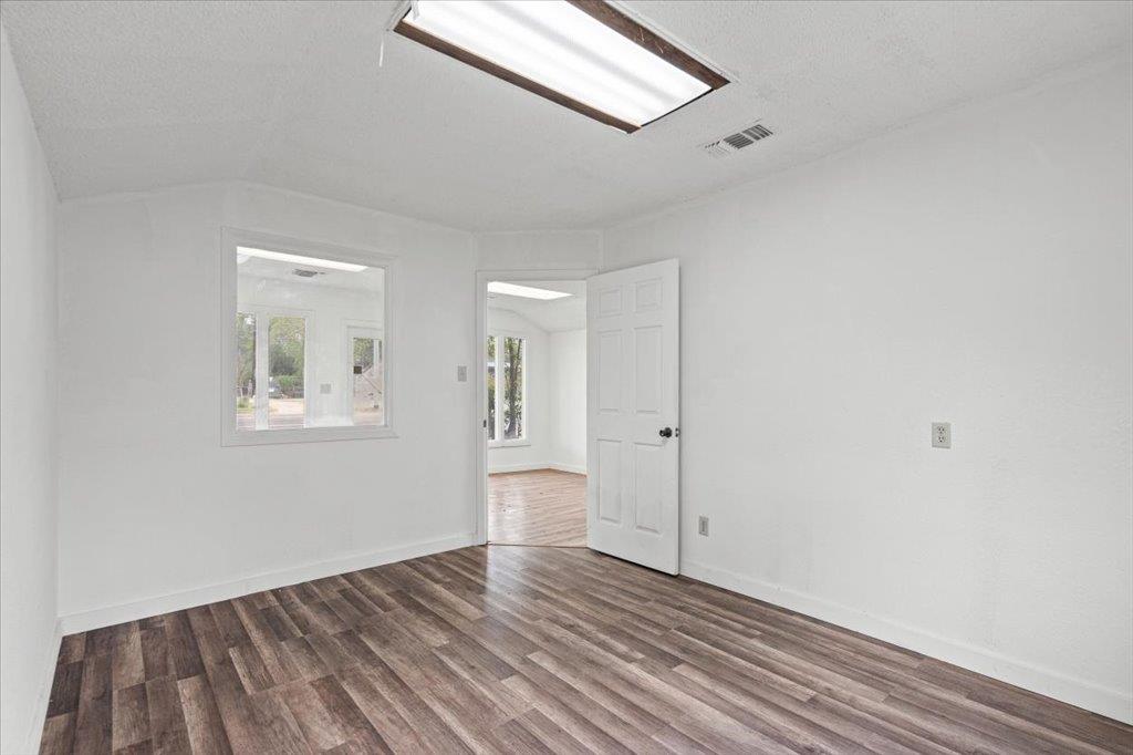 1207 NE Loop 230, Smithville, TX 78957