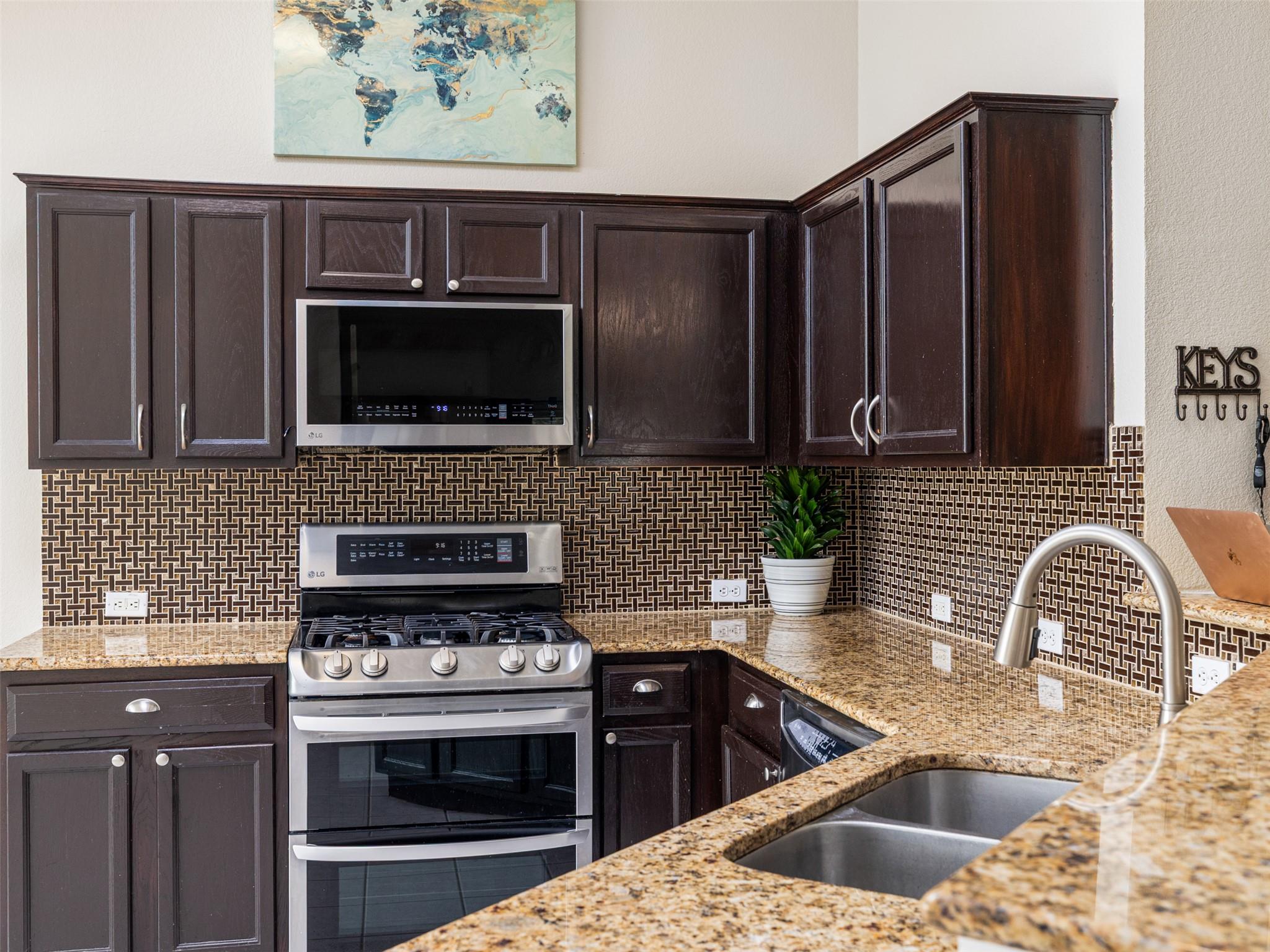 907 Ridgemont Cir, Leander, TX 78641