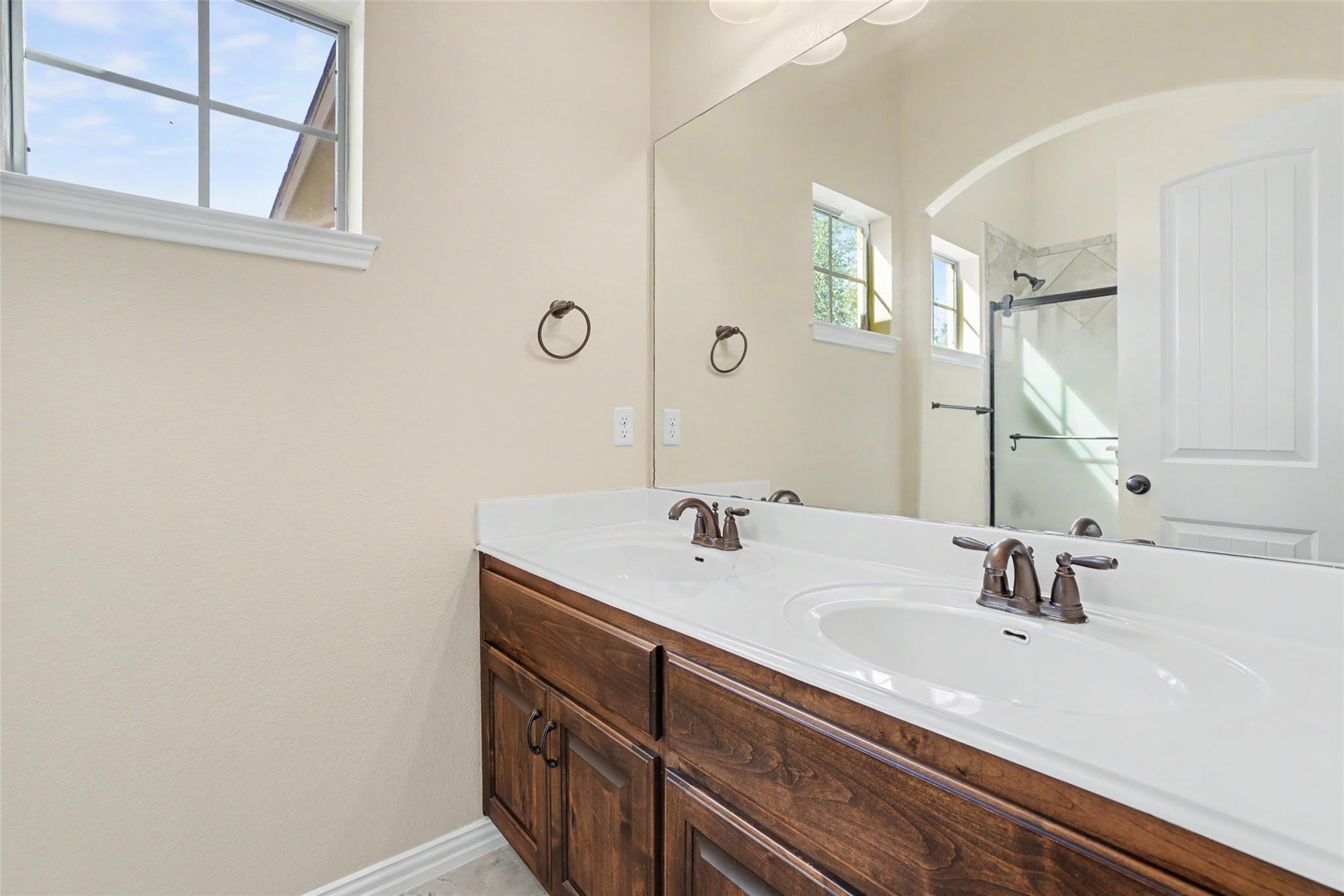 1020 Winding Way Dr, Georgetown, TX 78628