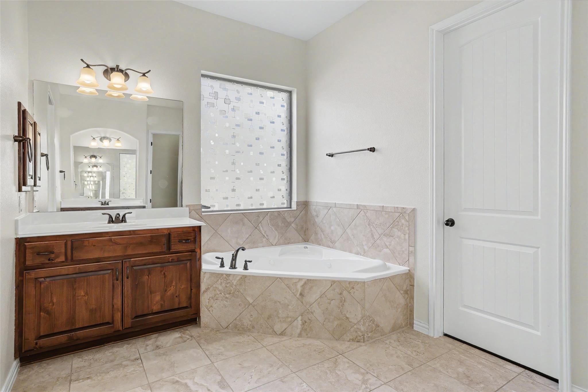 1020 Winding Way Dr, Georgetown, TX 78628