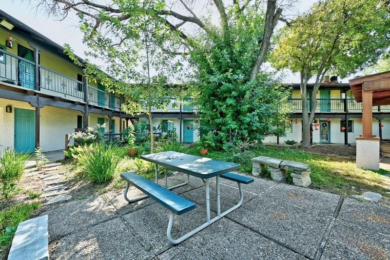 711 Eberhart Ln Ln # 210, Austin, TX 78745