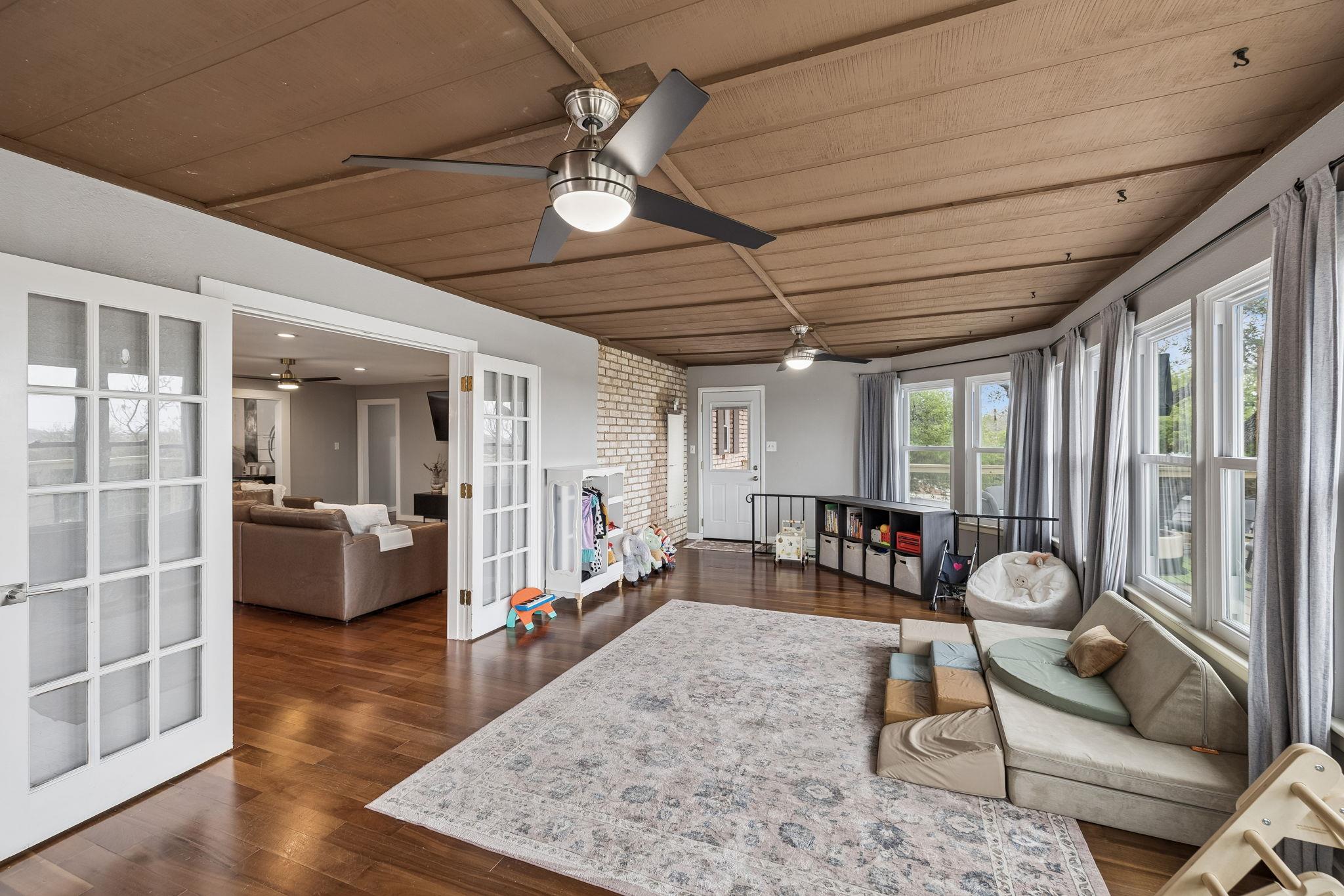 677 Floral Ave, New Braunfels, TX 78130