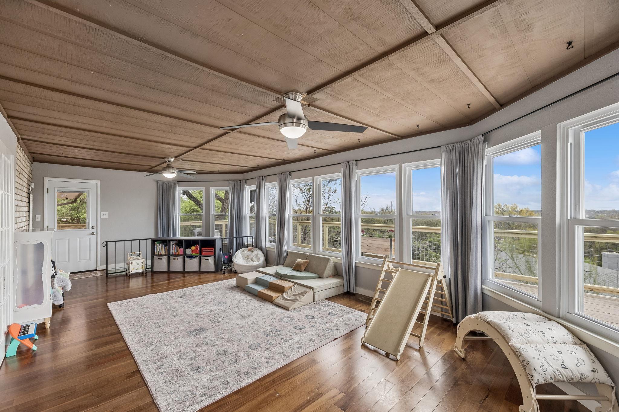 677 Floral Ave, New Braunfels, TX 78130