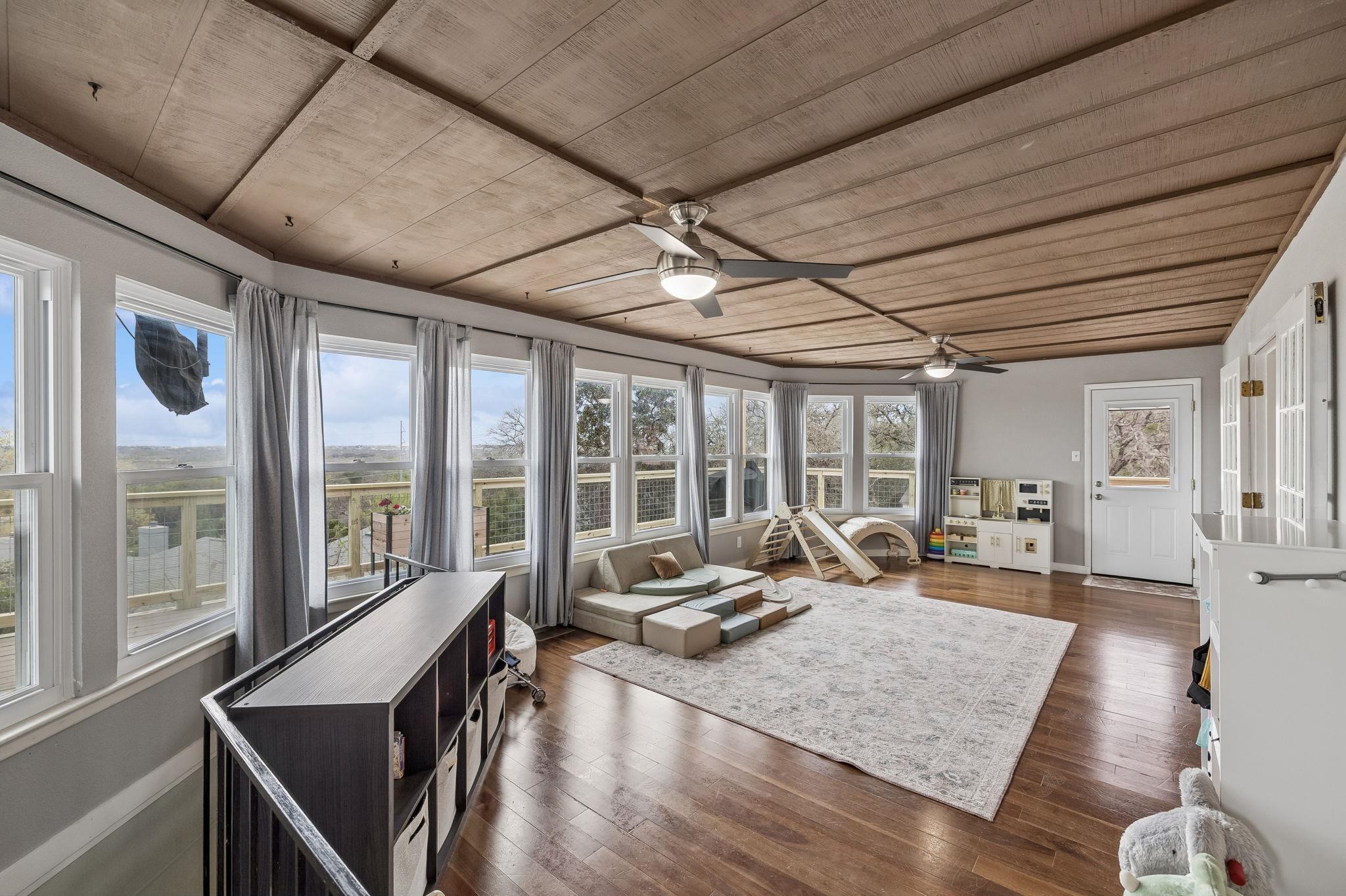 677 Floral Ave, New Braunfels, TX 78130