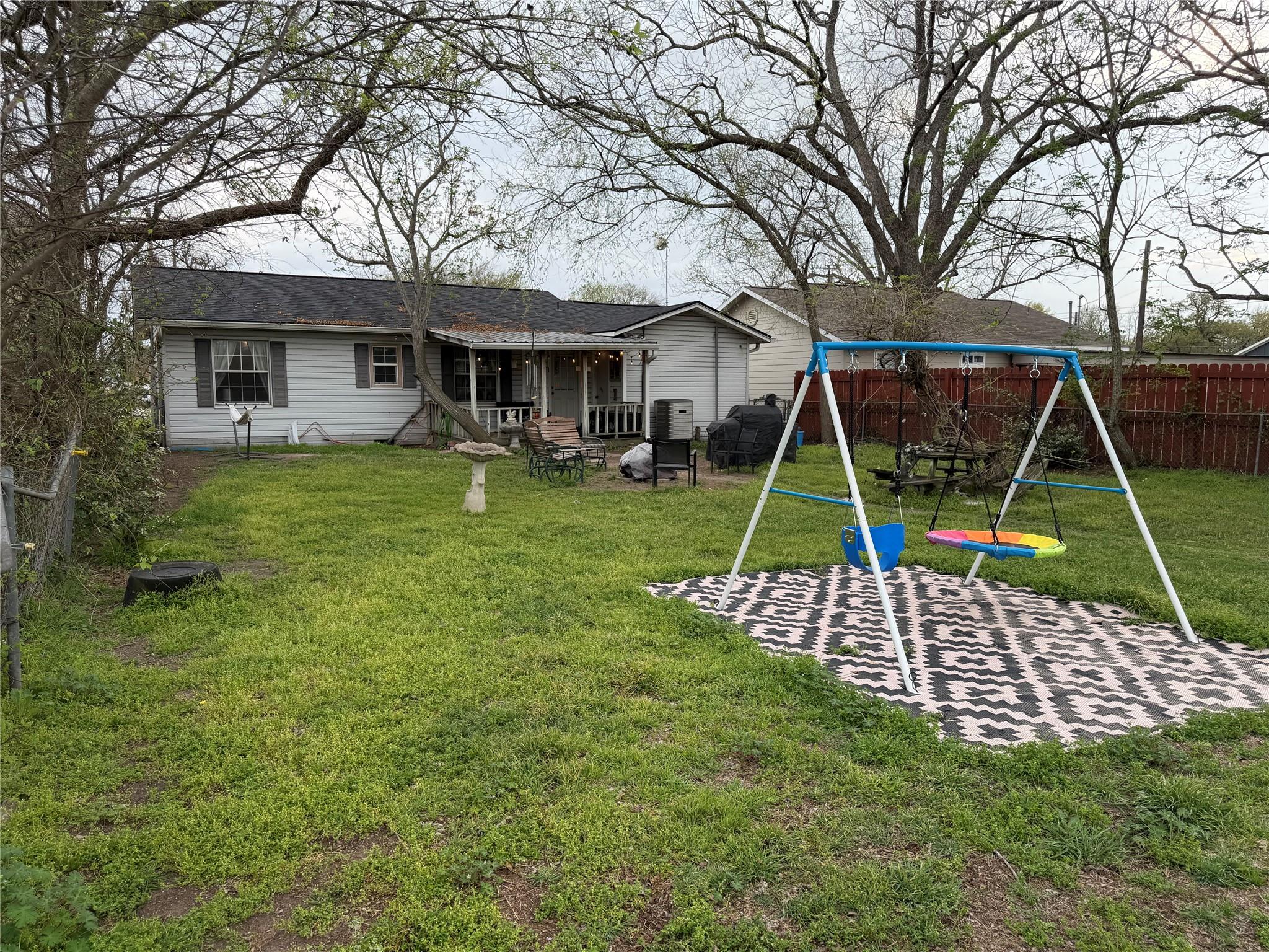531 E Houston St, Giddings, TX 78942