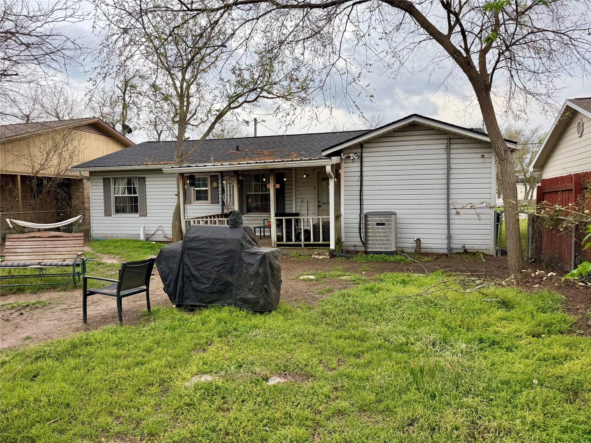 531 E Houston St, Giddings, TX 78942