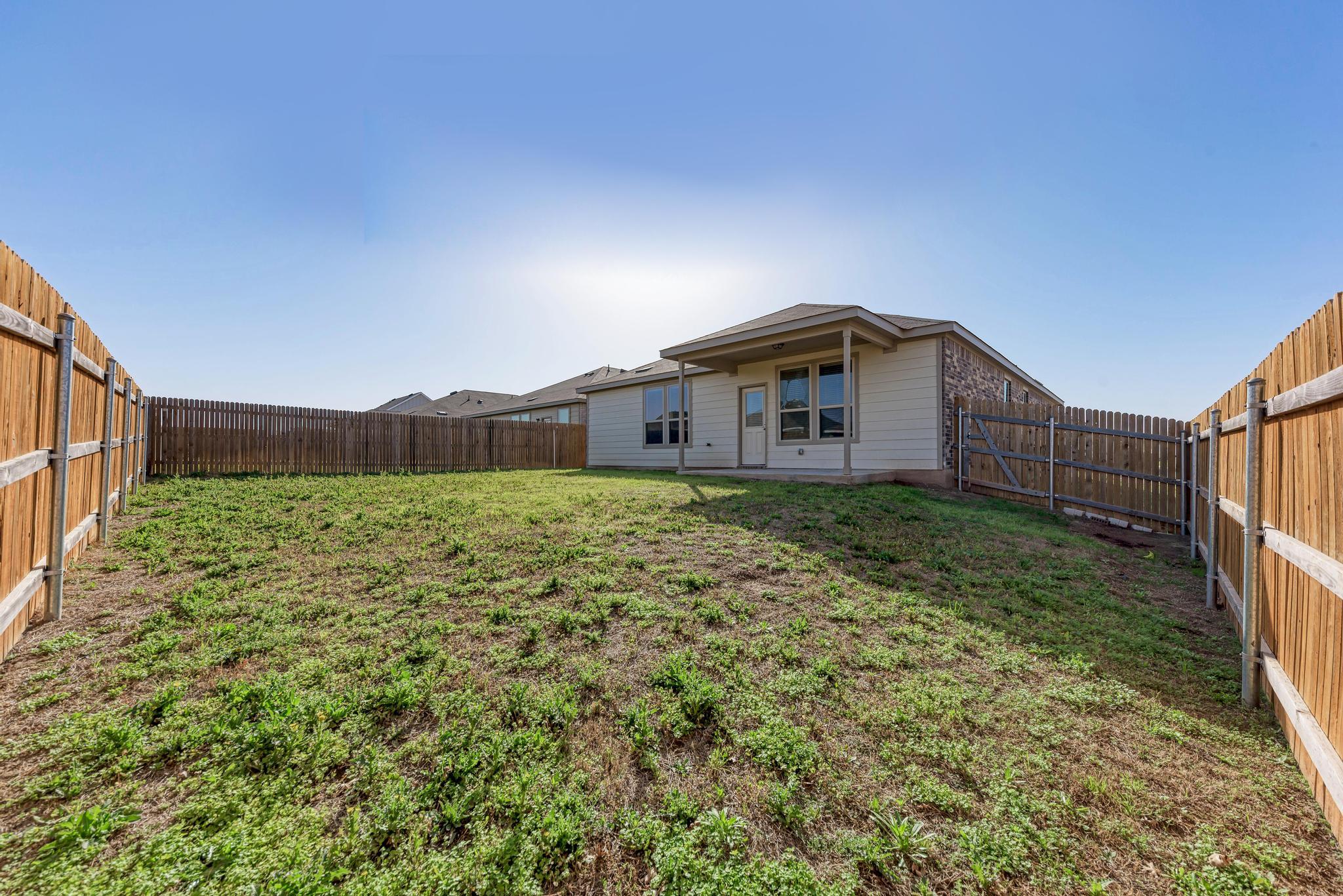 201 Pivot Dr, Taylor, TX 76574