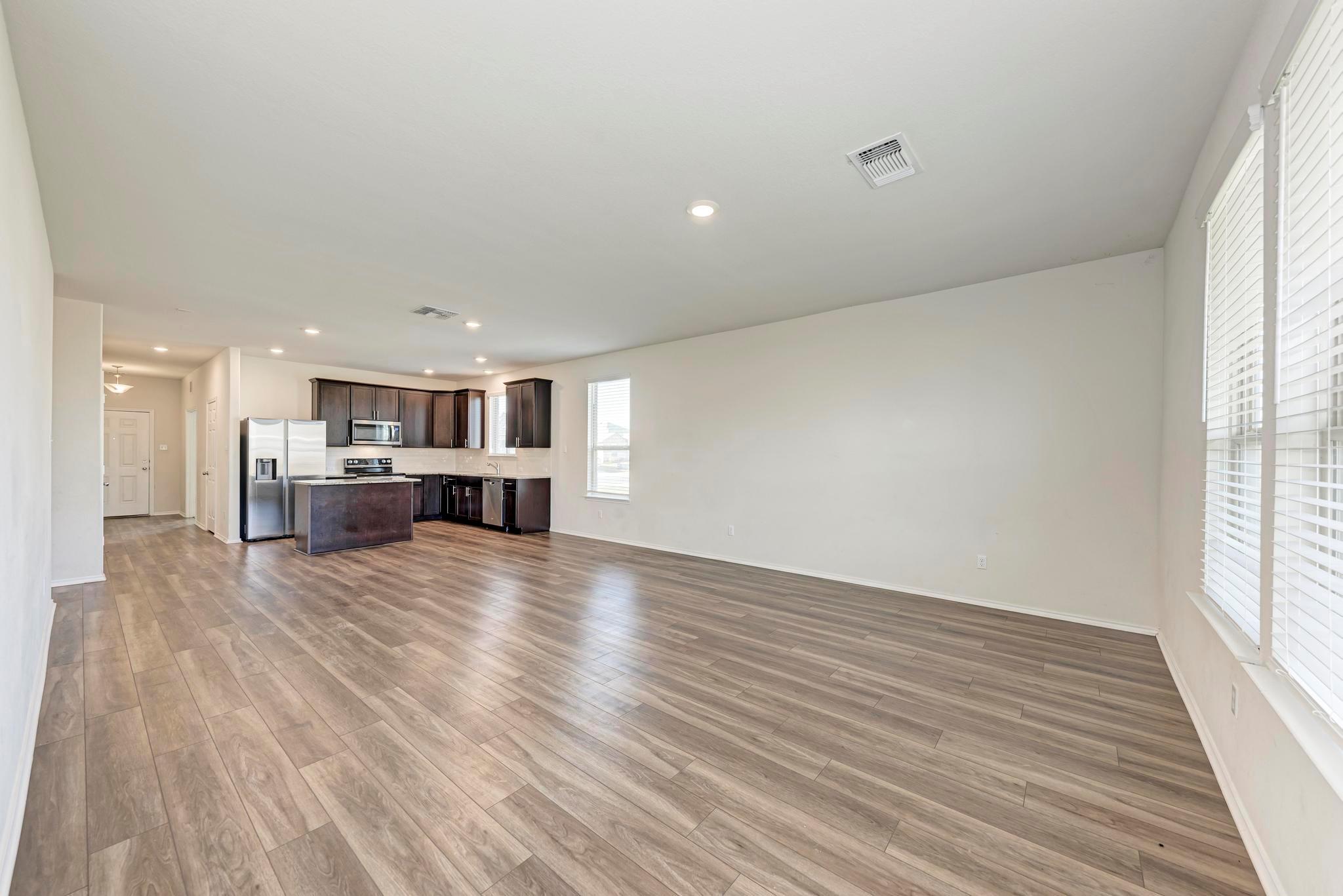 201 Pivot Dr, Taylor, TX 76574