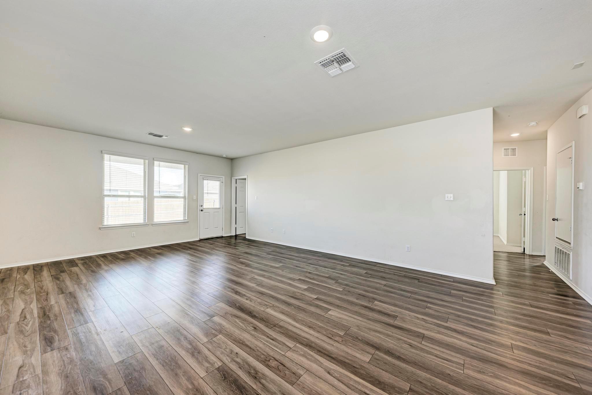 201 Pivot Dr, Taylor, TX 76574