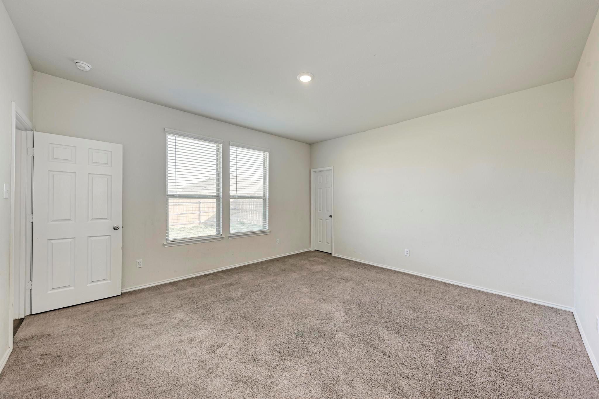 201 Pivot Dr, Taylor, TX 76574