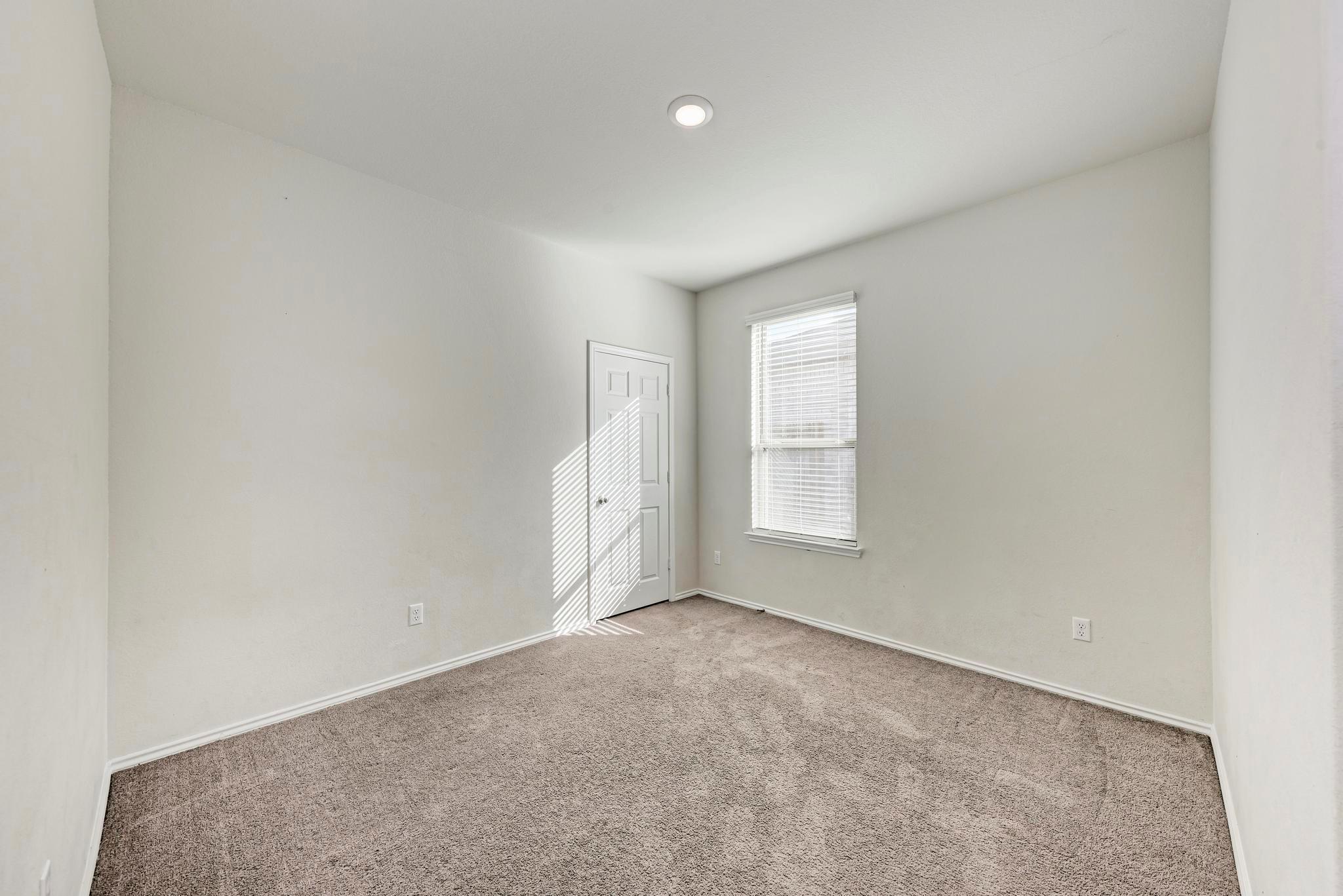 201 Pivot Dr, Taylor, TX 76574