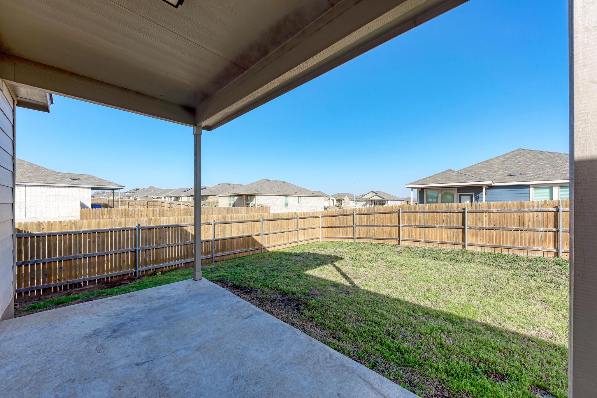 201 Pivot Dr, Taylor, TX 76574