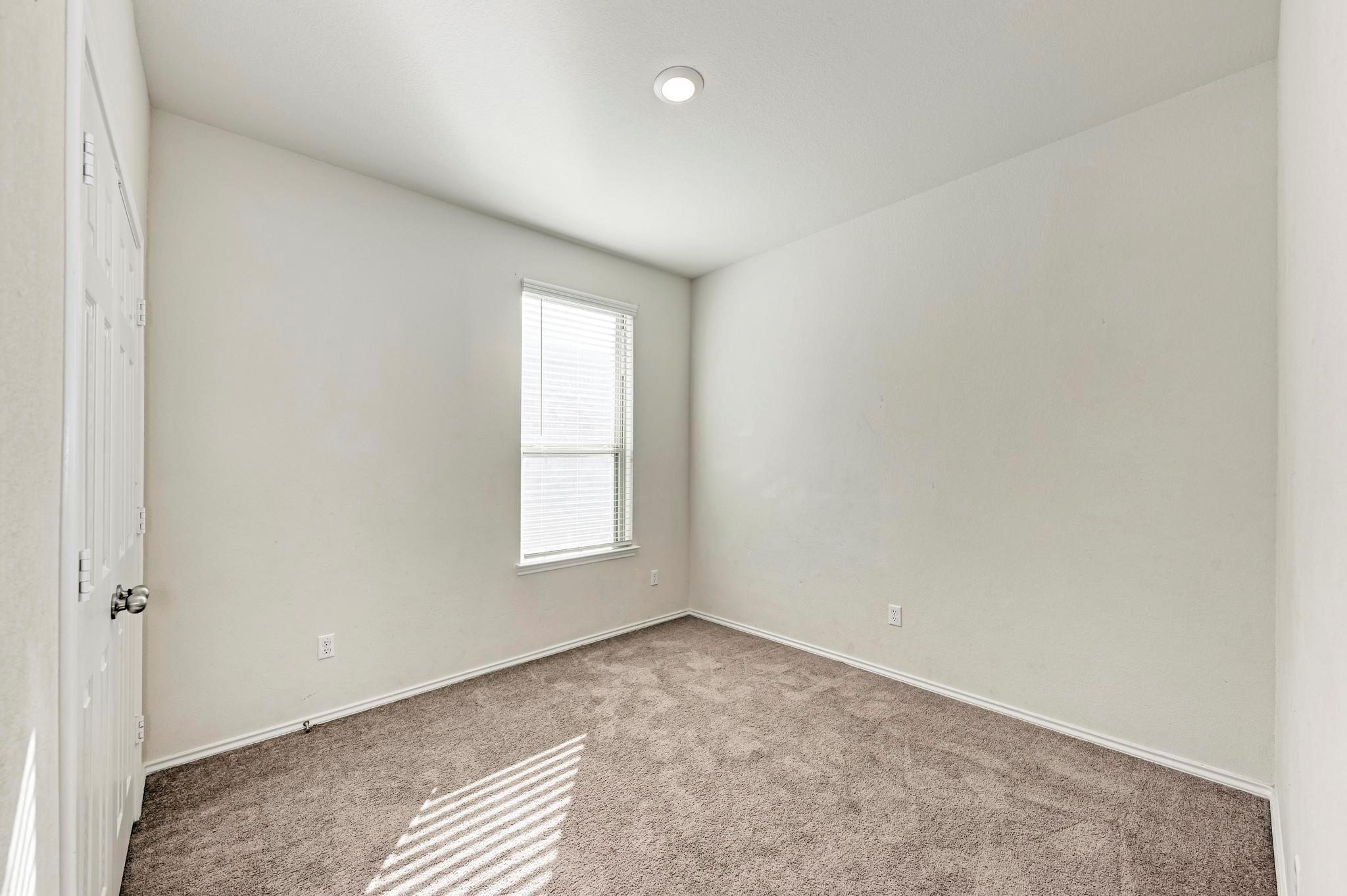 201 Pivot Dr, Taylor, TX 76574