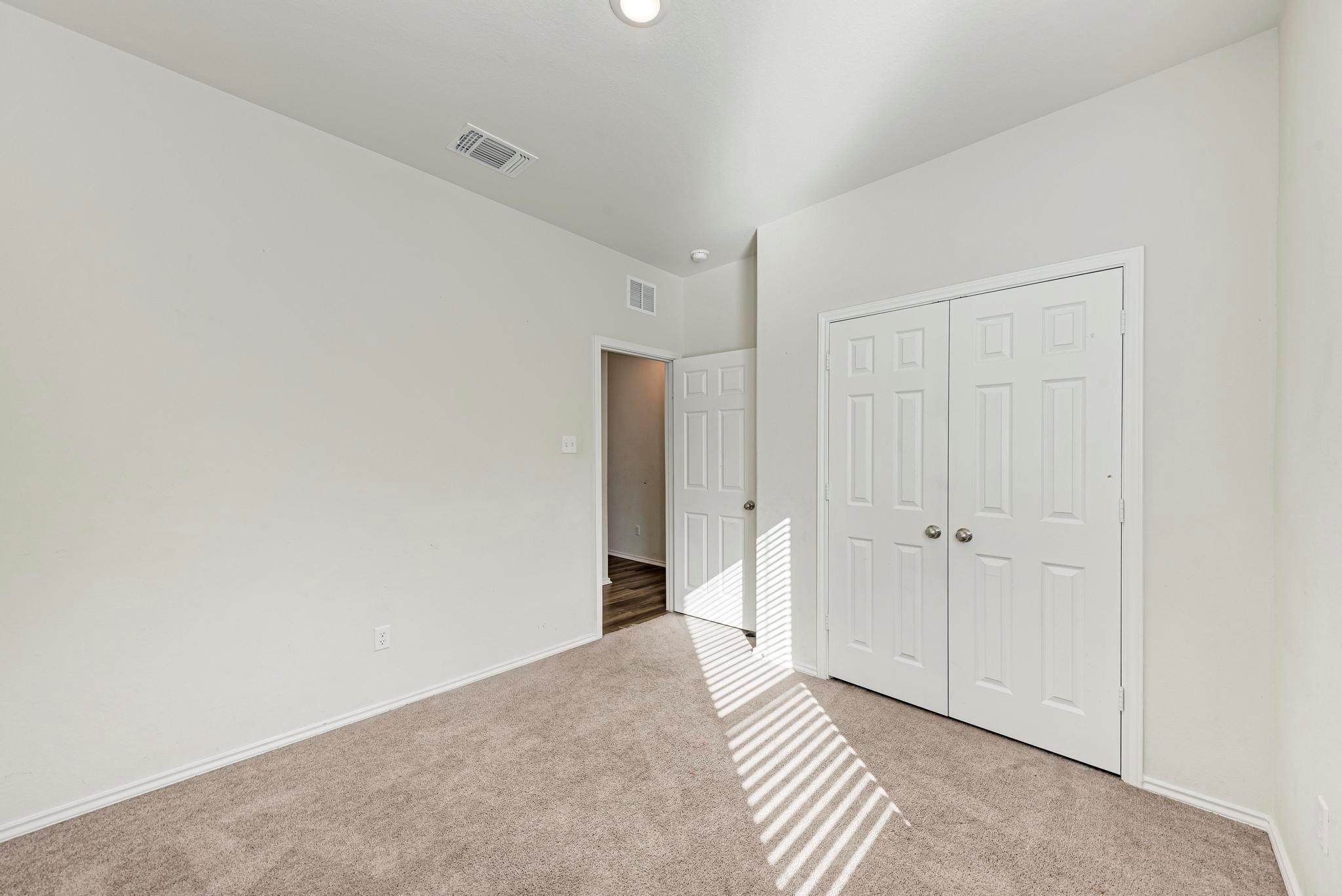 201 Pivot Dr, Taylor, TX 76574