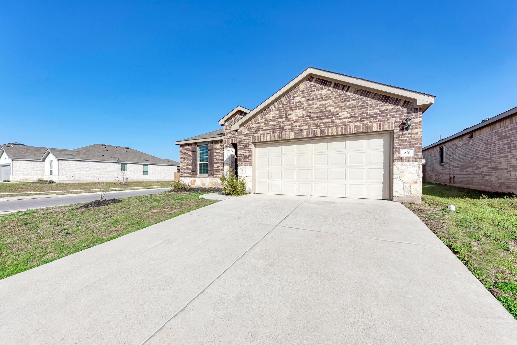 201 Pivot Dr, Taylor, TX 76574