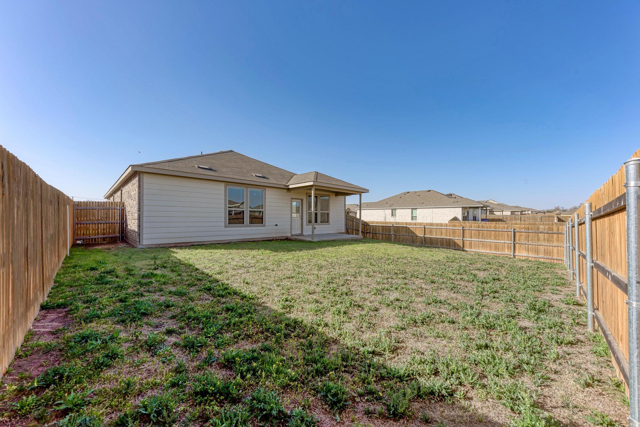 201 Pivot Dr, Taylor, TX 76574