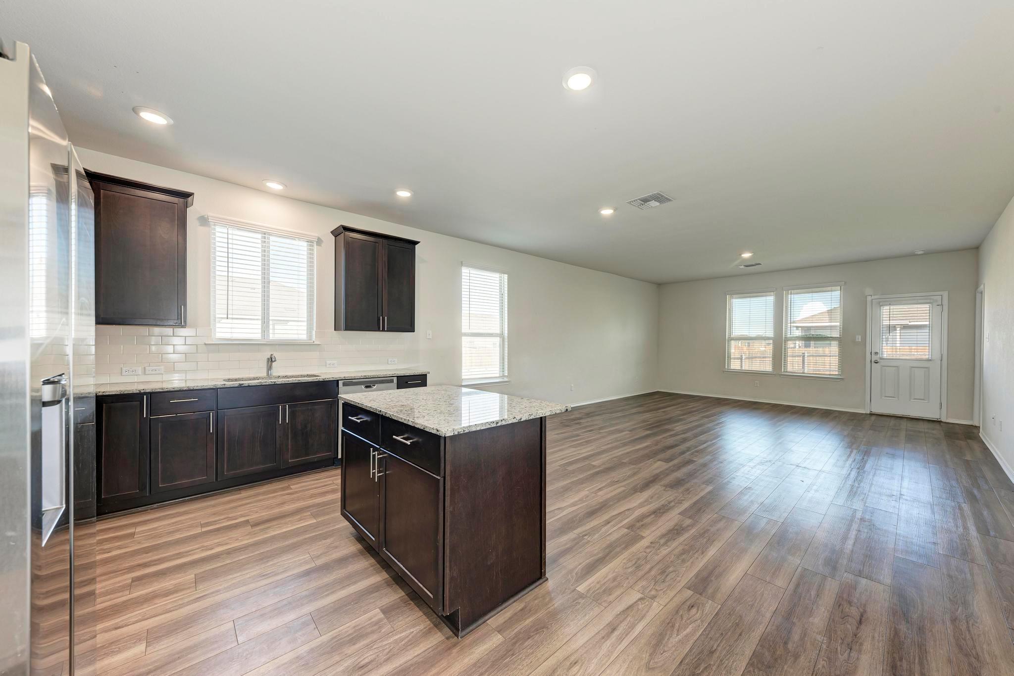 201 Pivot Dr, Taylor, TX 76574