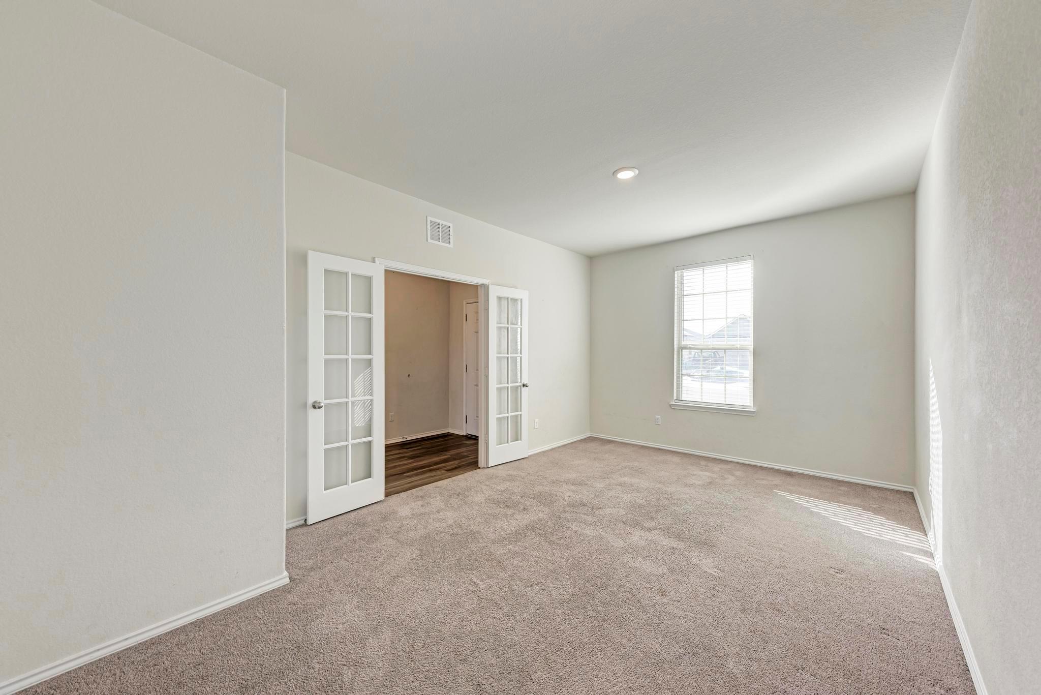 201 Pivot Dr, Taylor, TX 76574