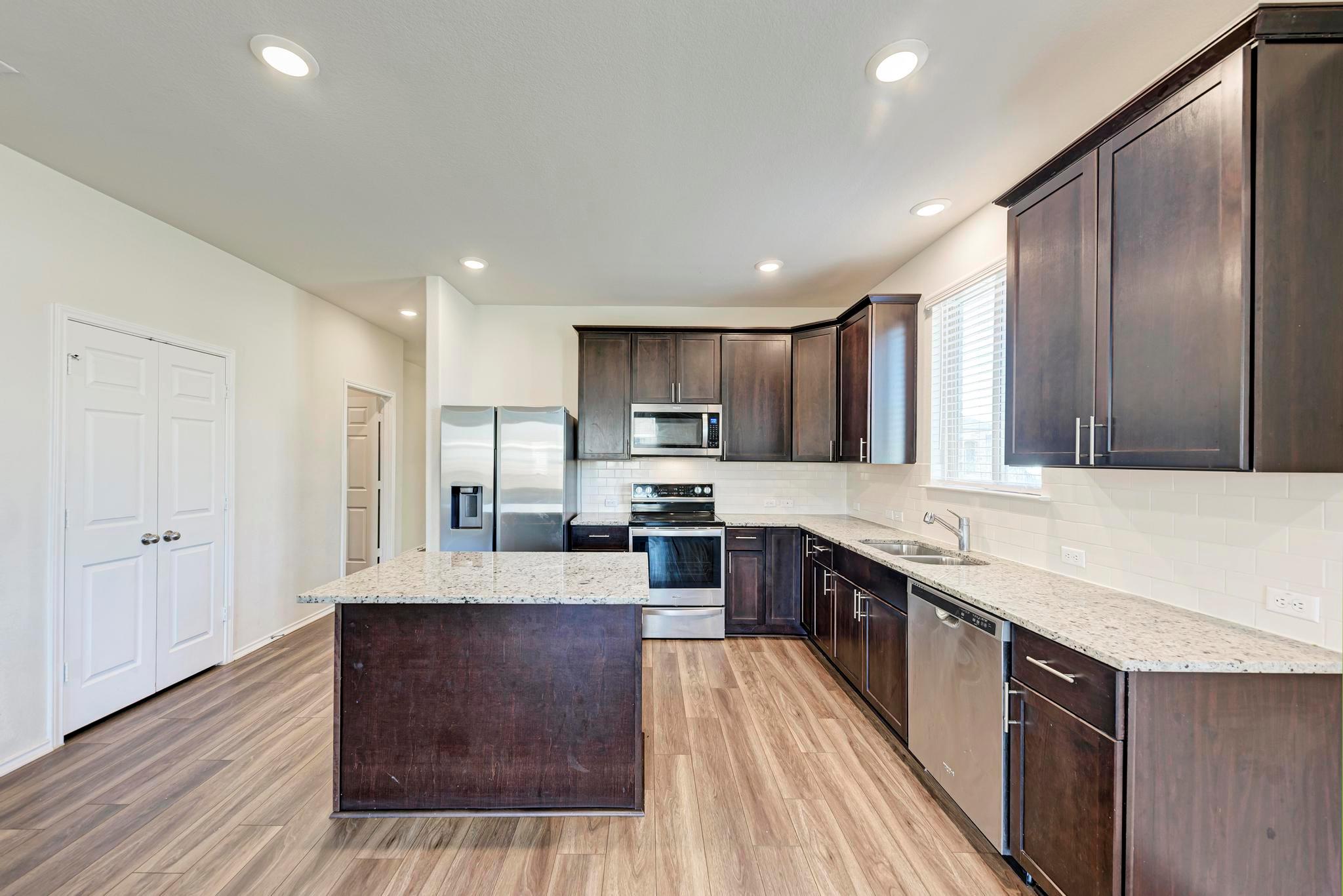 201 Pivot Dr, Taylor, TX 76574