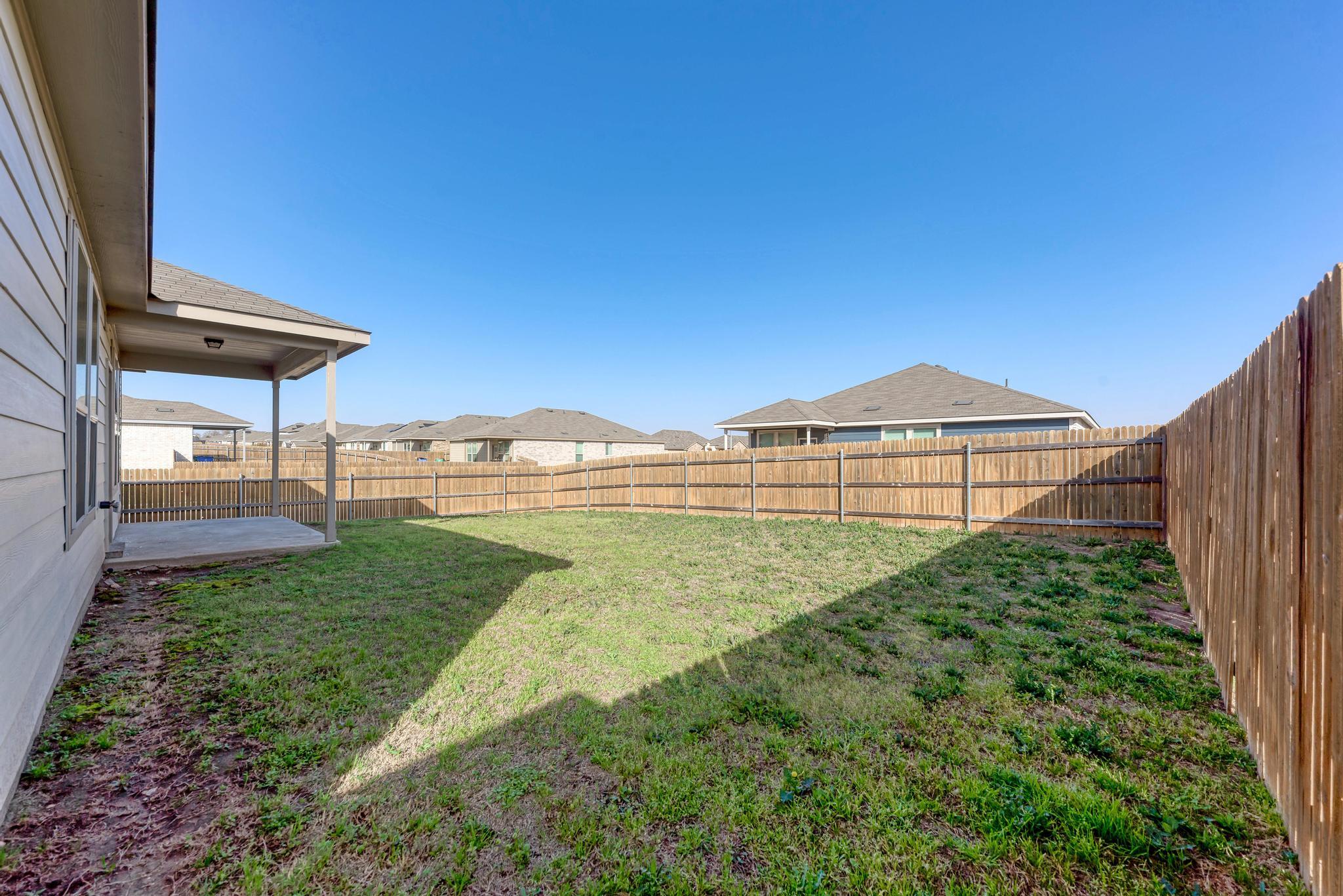 201 Pivot Dr, Taylor, TX 76574