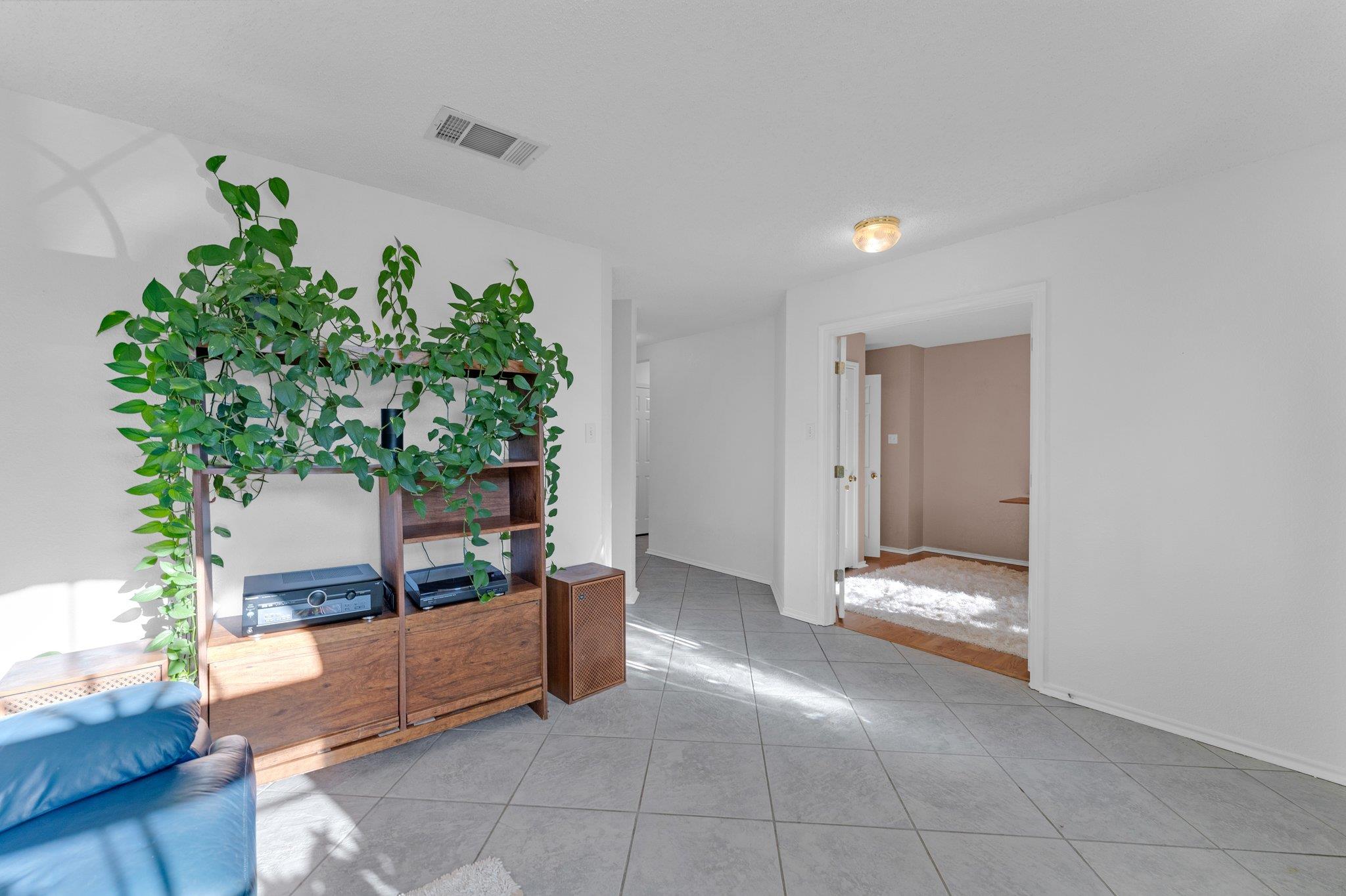 302 Debora Dr, Georgetown, TX 78628