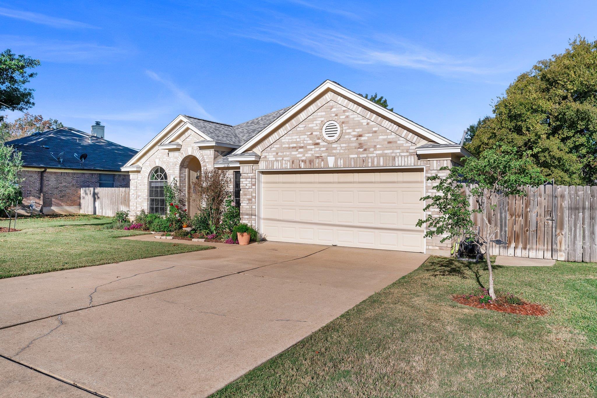 302 Debora Dr, Georgetown, TX 78628