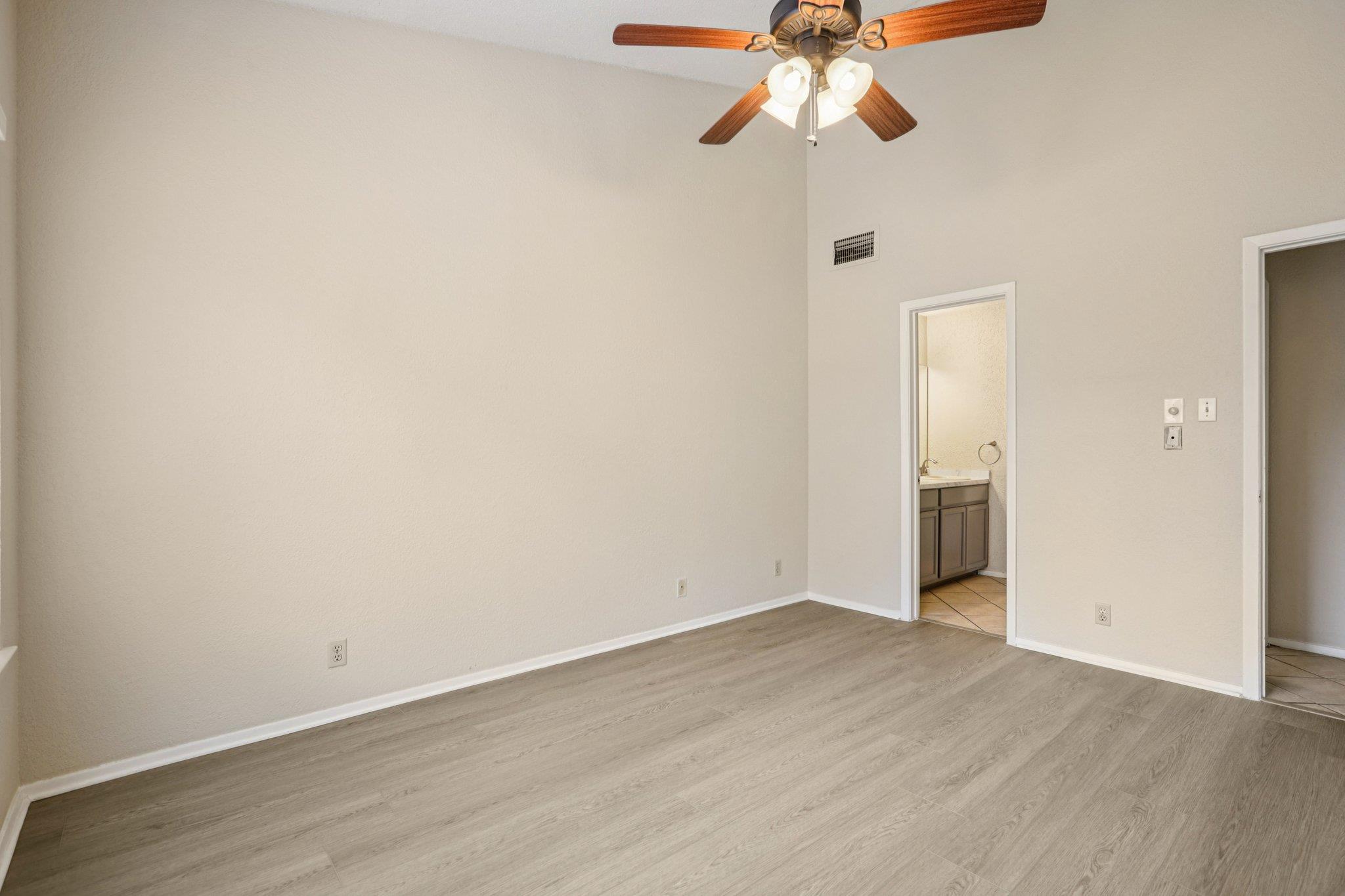 807 W 25th St # 309, Austin, TX 78705