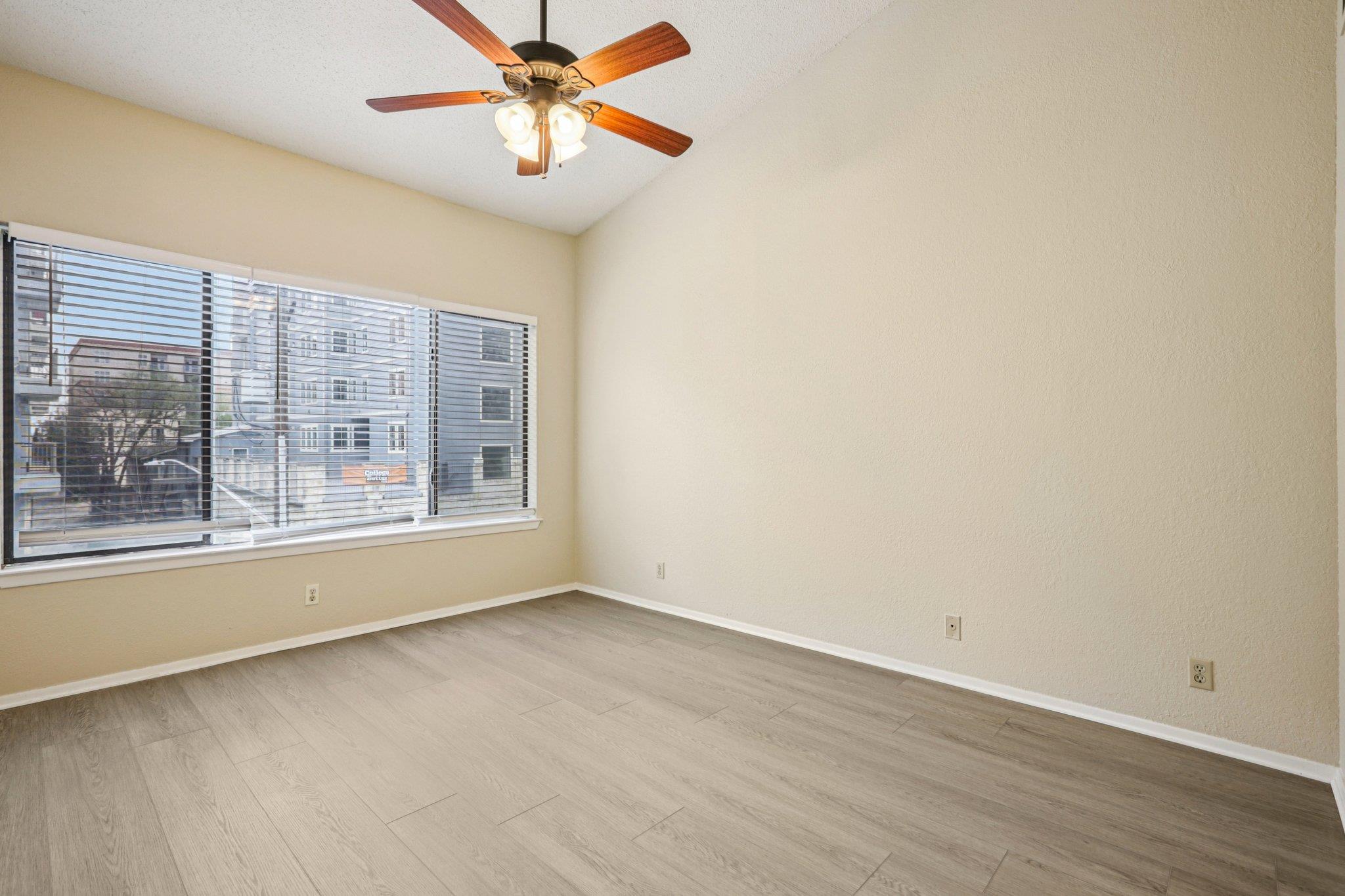 807 W 25th St # 309, Austin, TX 78705