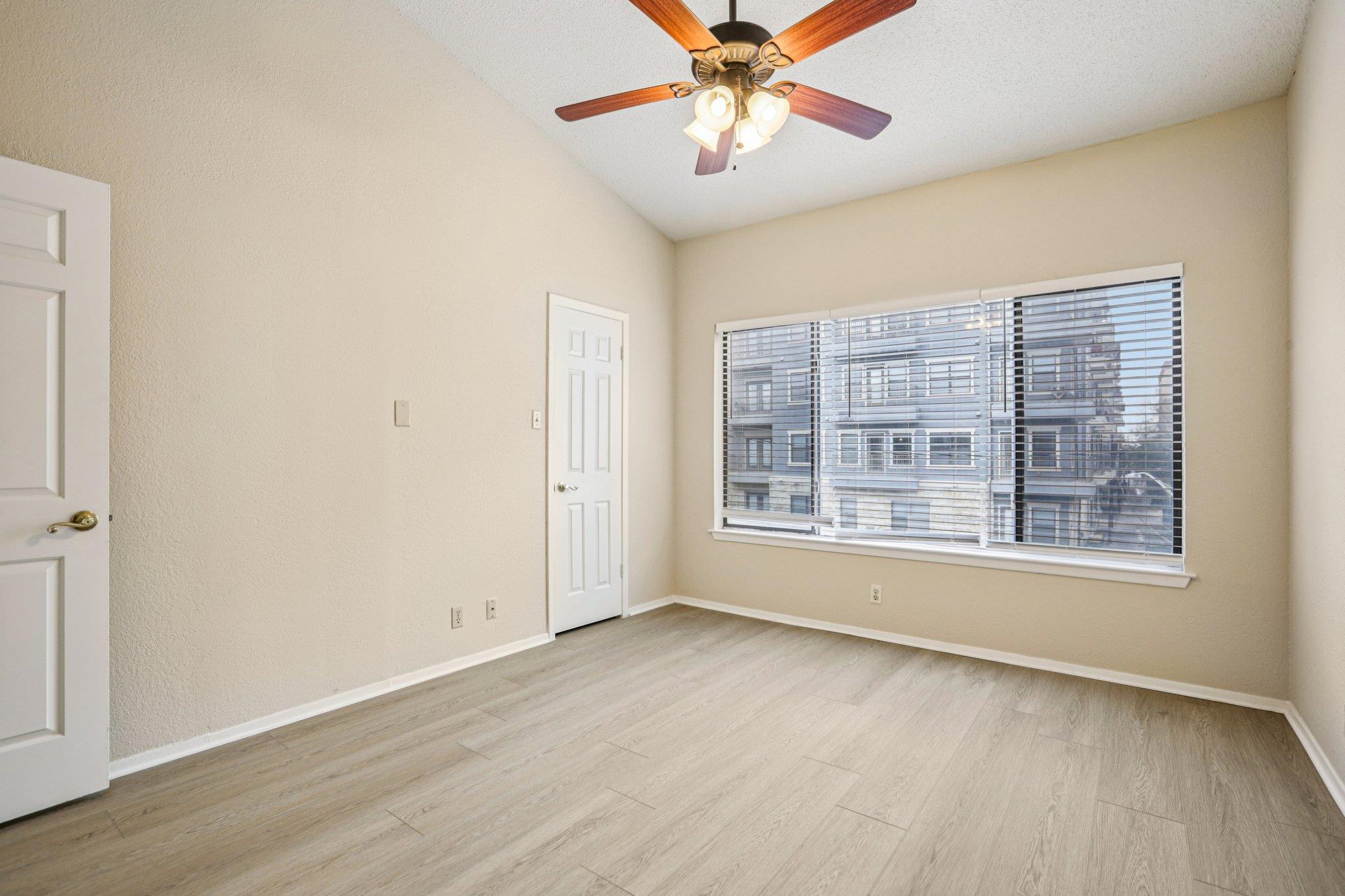 807 W 25th St # 309, Austin, TX 78705