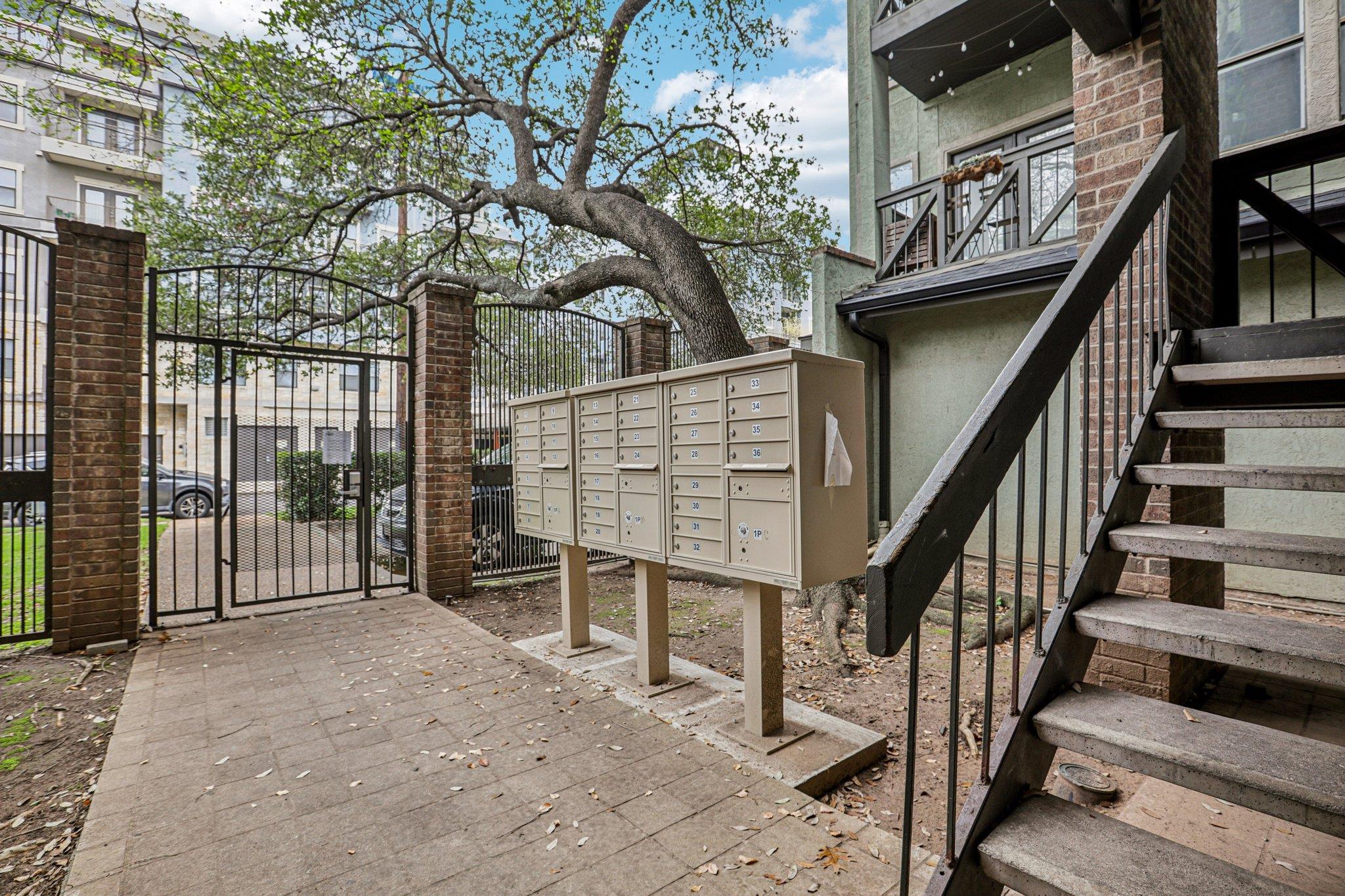 807 W 25th St # 309, Austin, TX 78705