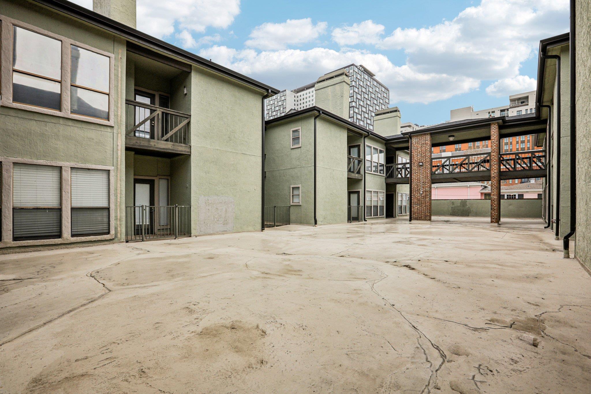 807 W 25th St # 309, Austin, TX 78705