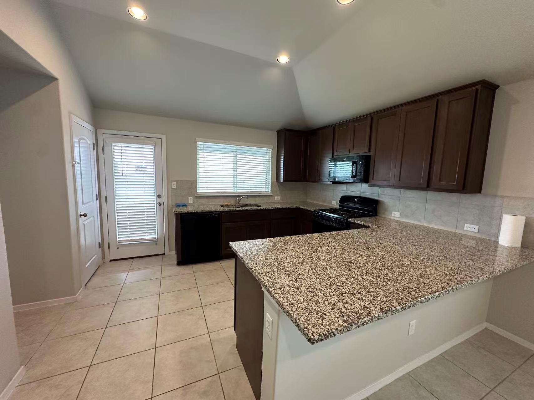 251 Tempest Trl, Maxwell, TX 78656