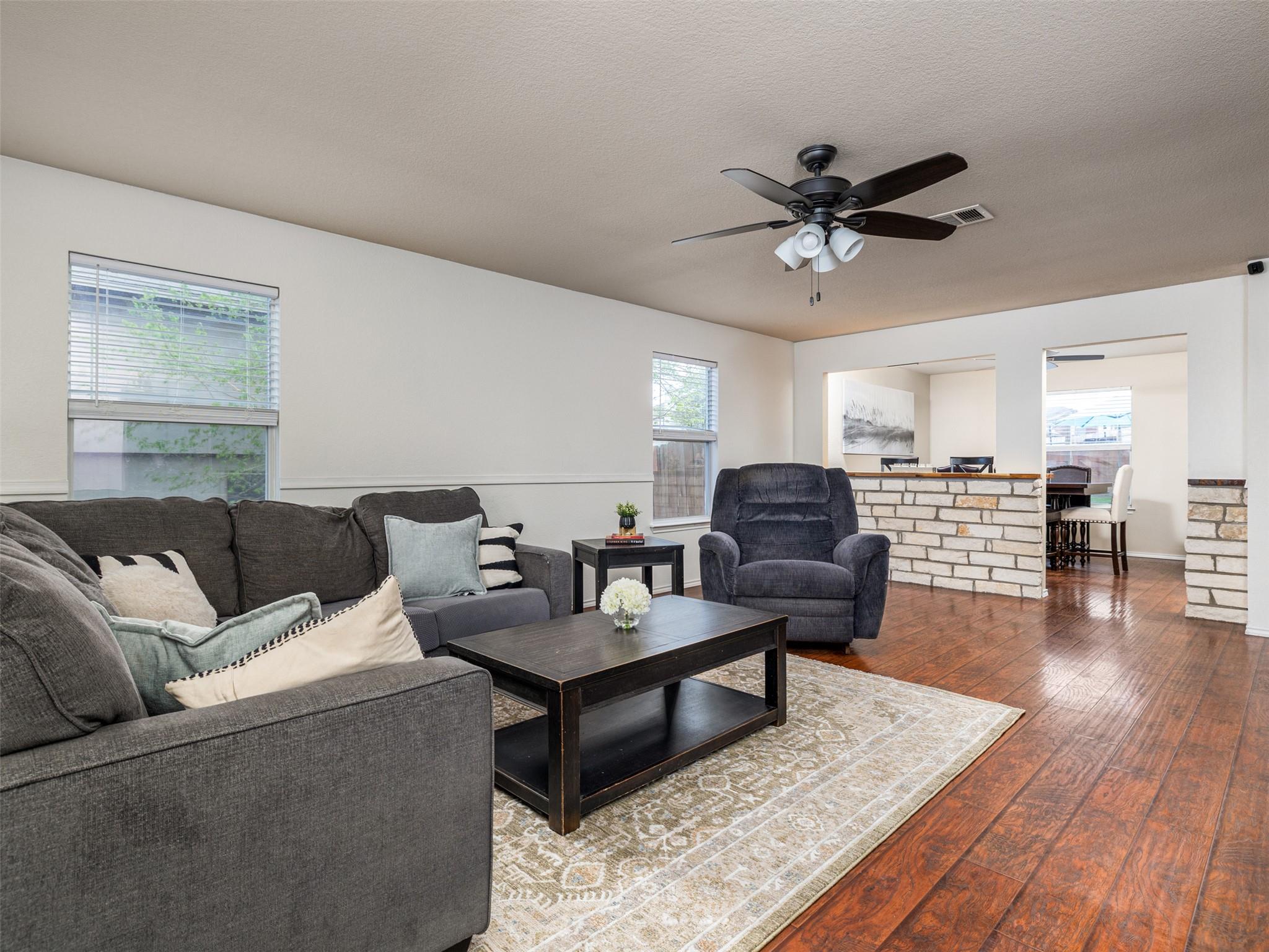 109 Killian Loop, Hutto, TX 78634