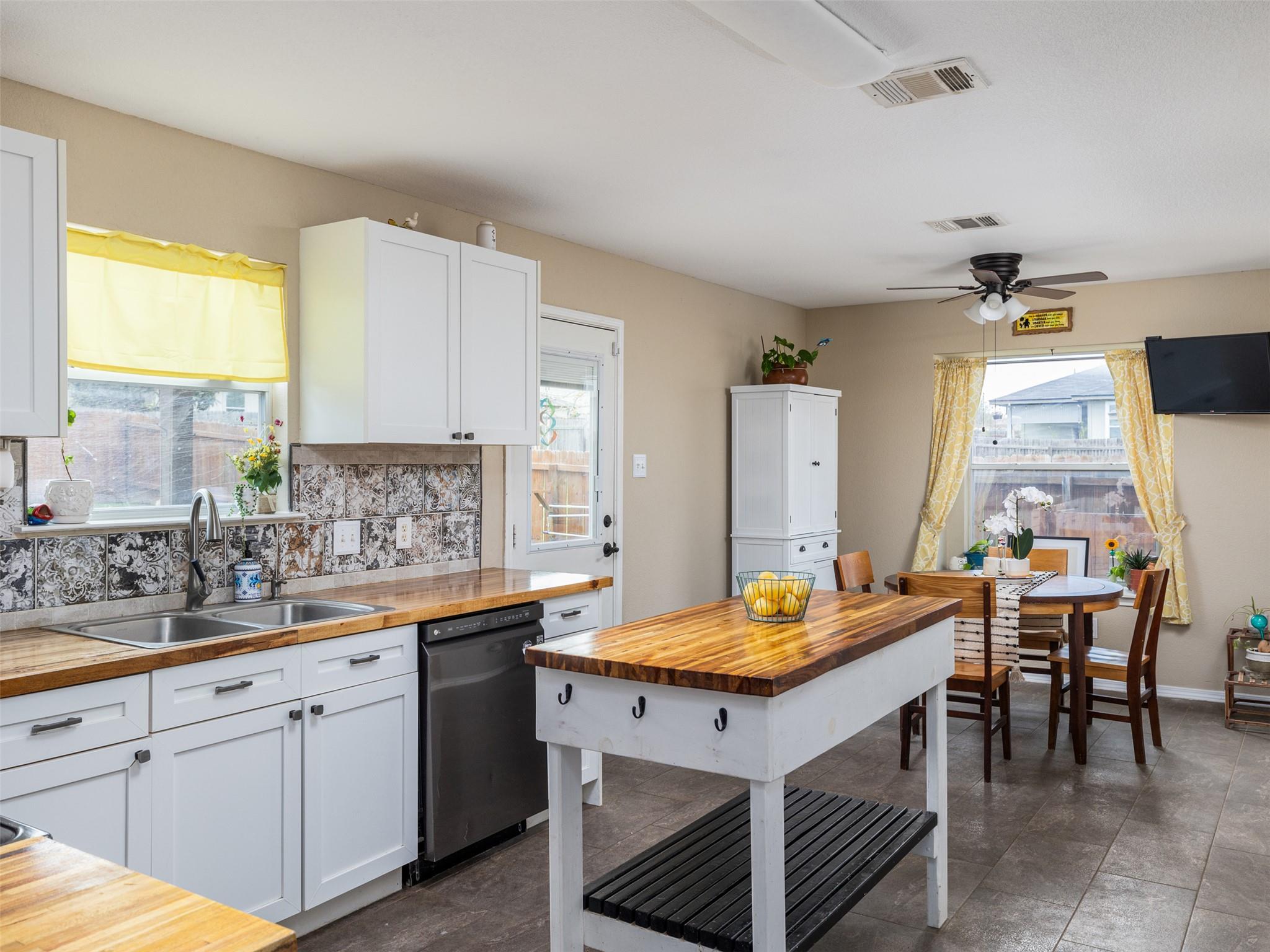 109 Killian Loop, Hutto, TX 78634