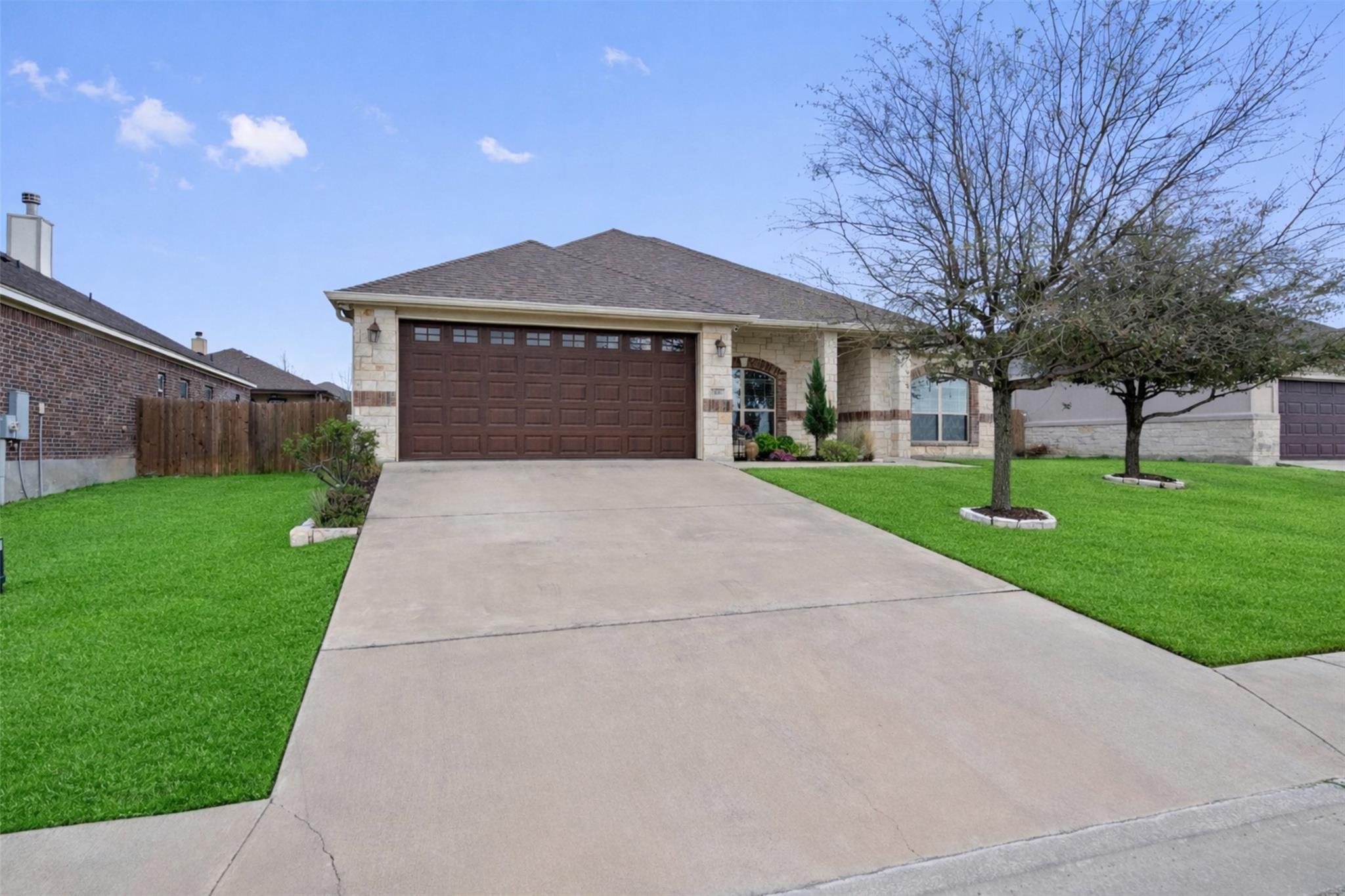 416 Western Sky Trl, Jarrell, TX 76537