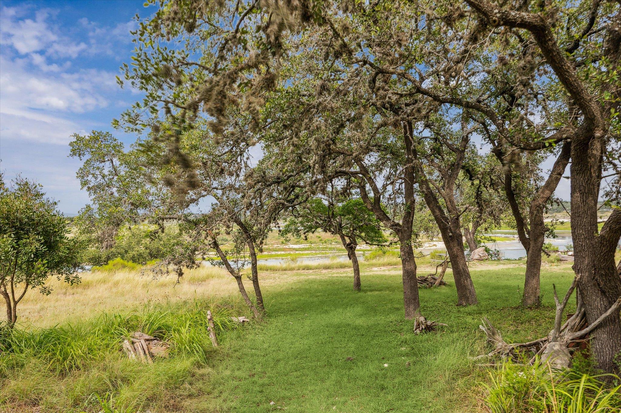 742 Park Shrs, Canyon Lake, TX 78133